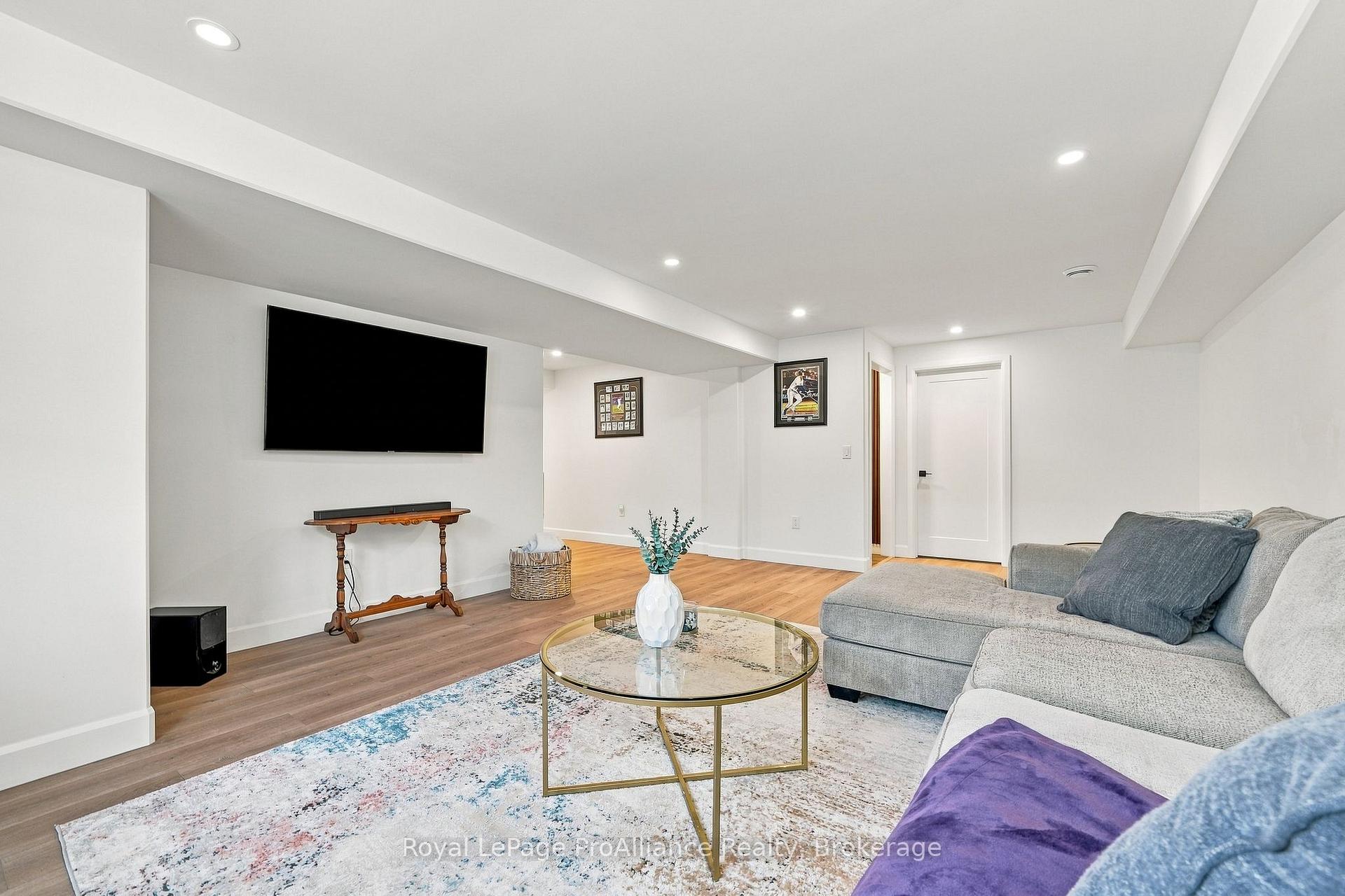 Photo 33 of 14 Horton Court, Belleville, Belleville Ward — HOMEH