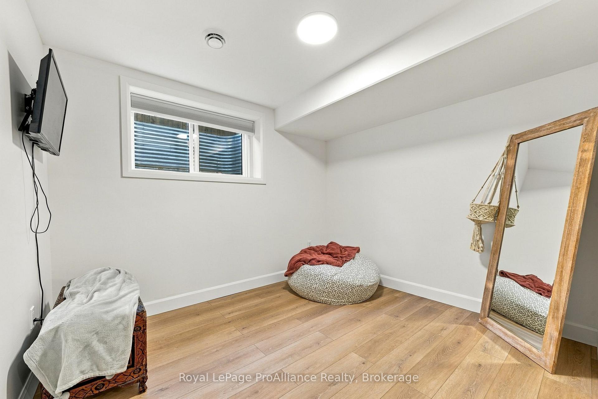 Photo 40 of 14 Horton Court, Belleville, Belleville Ward — HOMEH