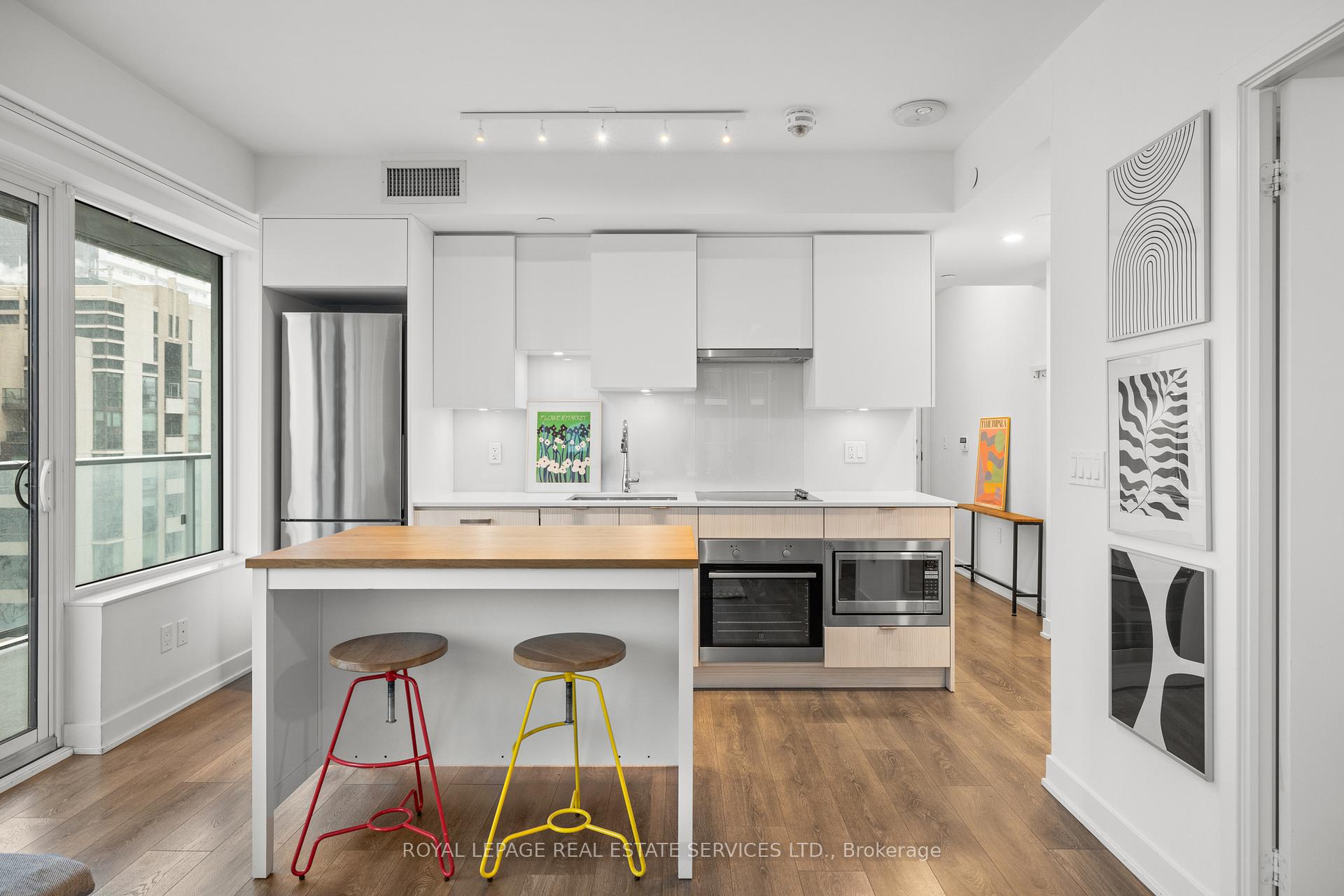 Front of Unit 2009, 99 Broadway Avenue N
