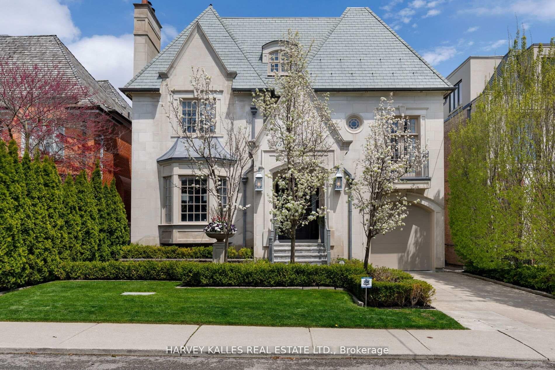 Photo of 215 Dunvegan Road