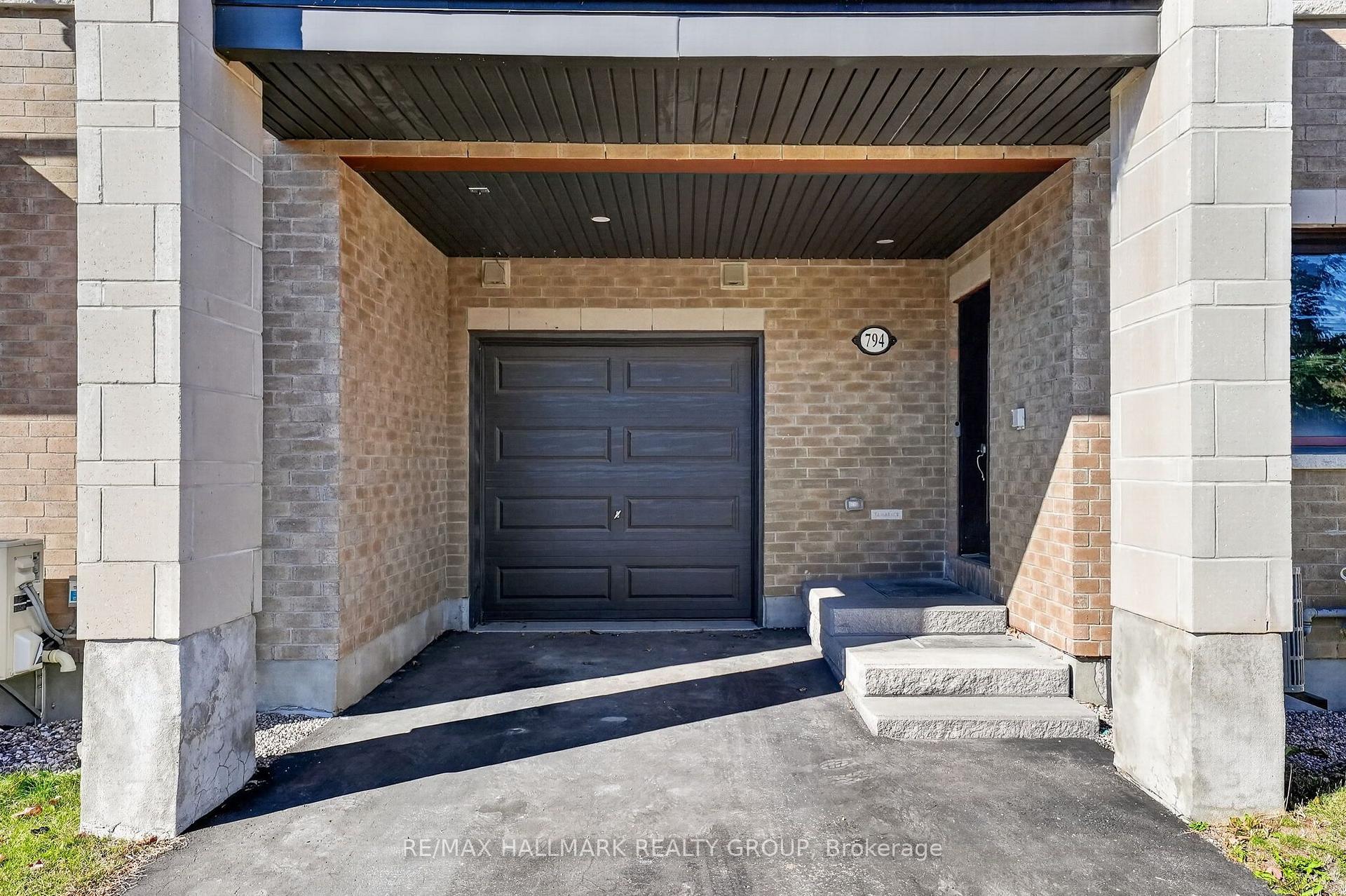 Photo 2 of 794 Cap Diamant Way, Ottawa, Camelot — HOMEH