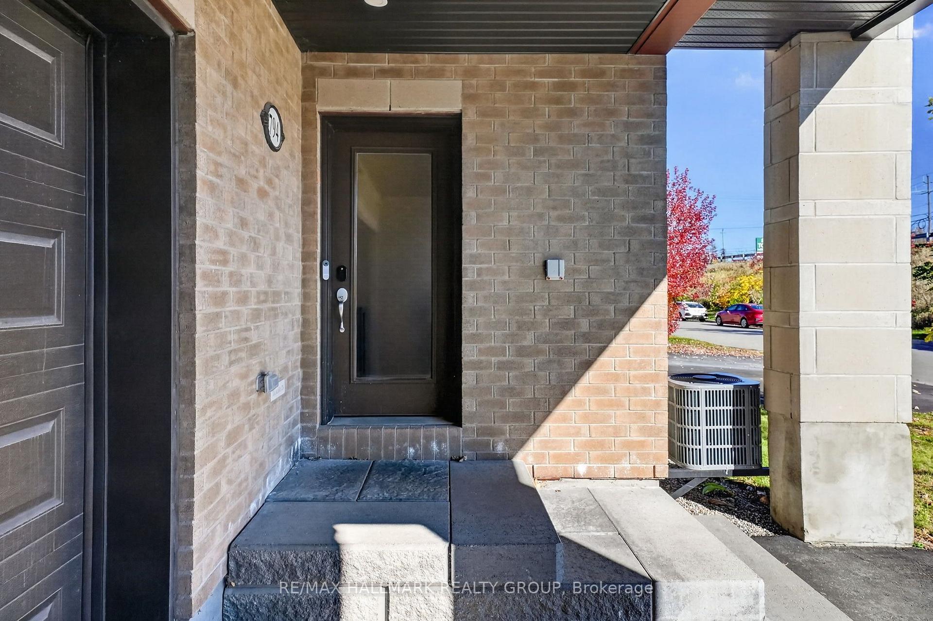 Photo 3 of 794 Cap Diamant Way, Ottawa, Camelot — HOMEH
