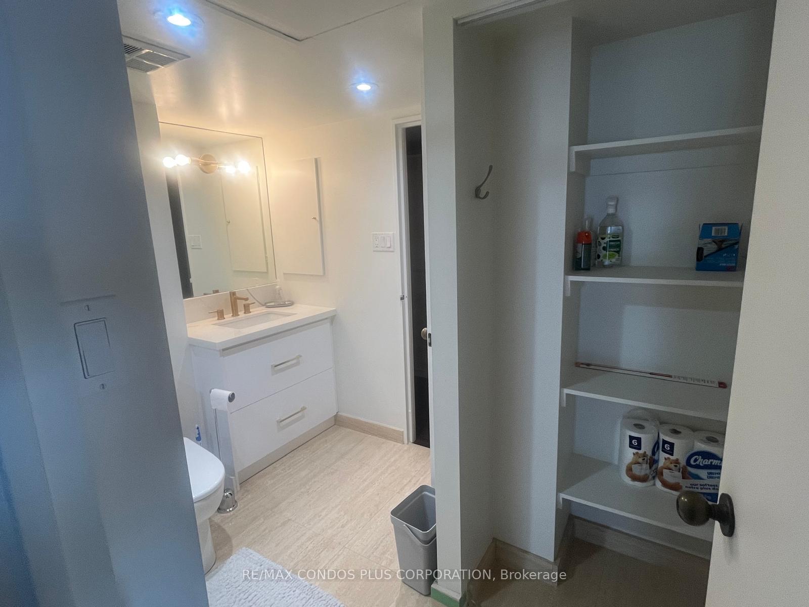 Photo 12 of Unit 2302, 65 Harbour Square, Toronto, Waterfront Communities — HOMEH