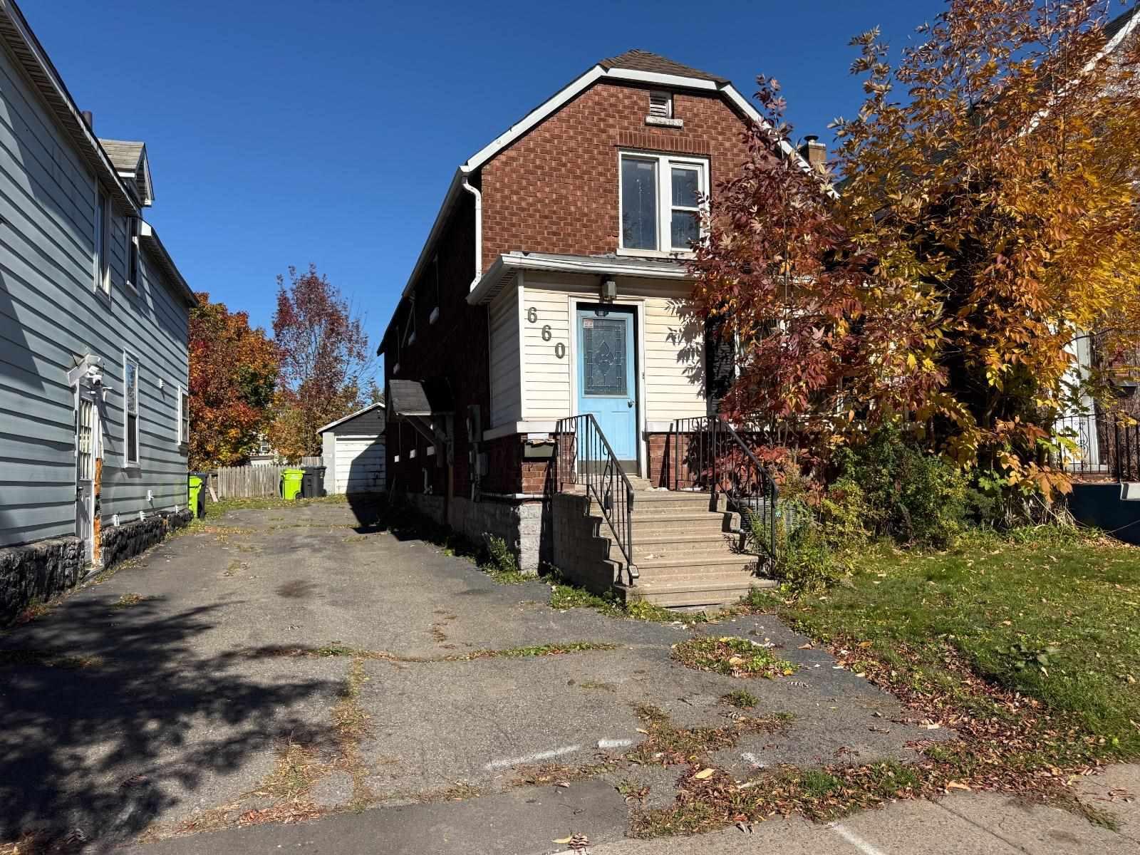 Front of 660 Queen Street