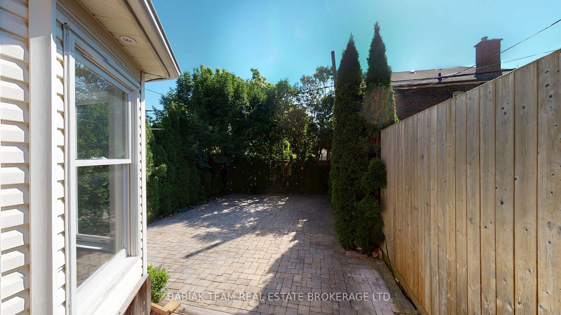 Photo 23 of 21 Humber Trail, Toronto, Lambton Baby Point — HOMEH