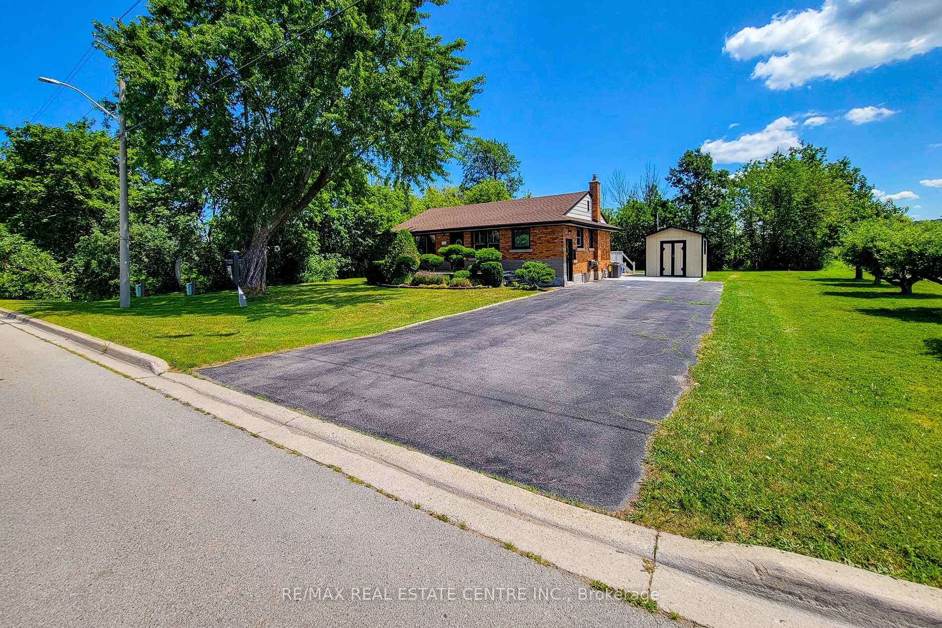 Photo 2 of 220 Winona Road, Hamilton, Winona — HOMEH