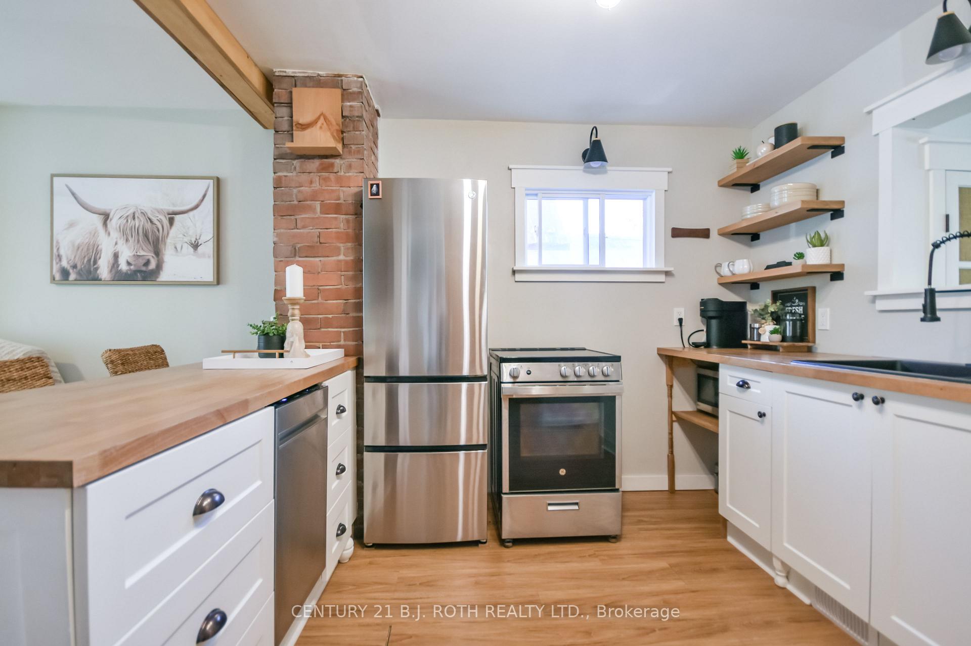 Photo 7 of 3358 Muskoka Street, Severn, Washago — HOMEH
