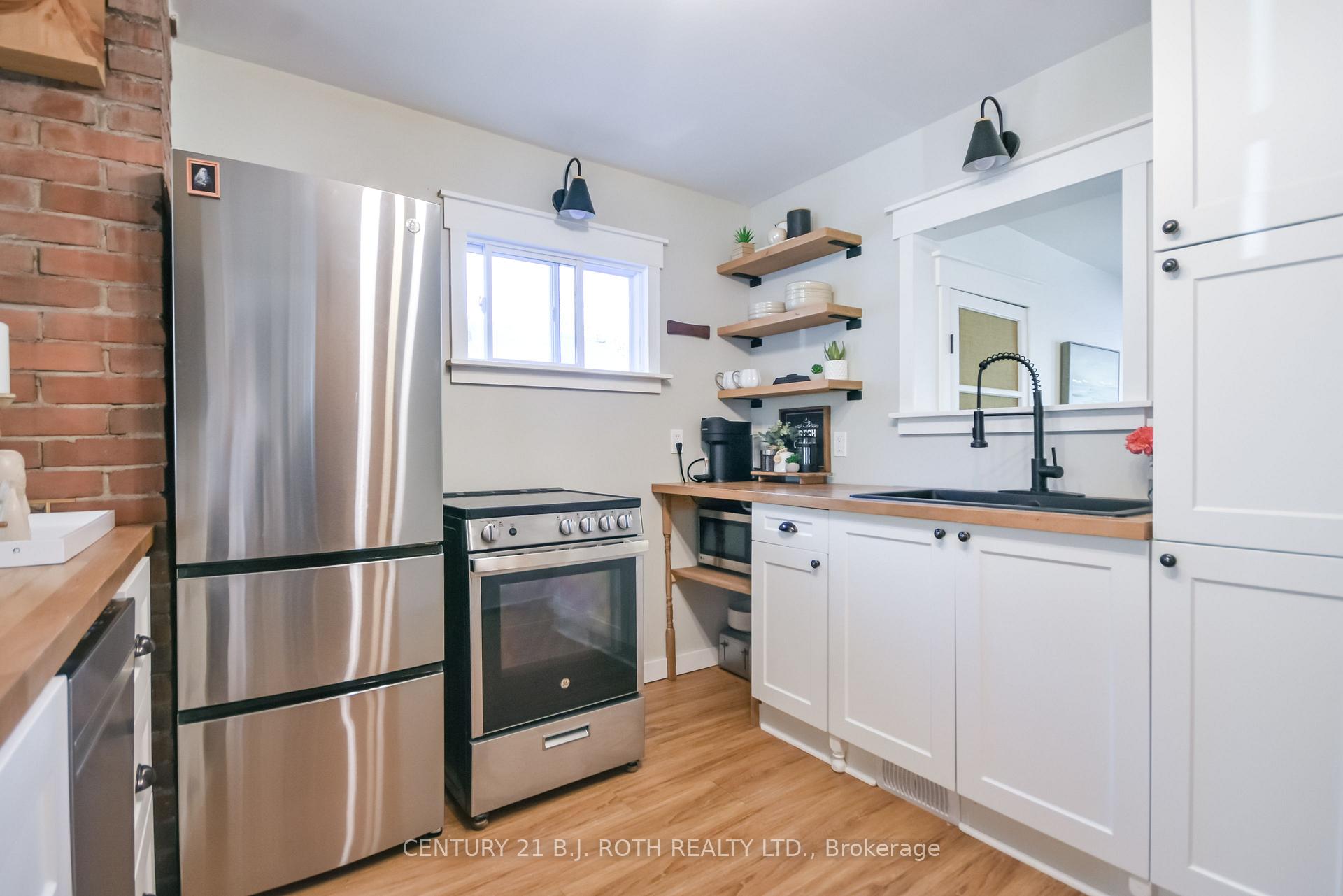 Photo 8 of 3358 Muskoka Street, Severn, Washago — HOMEH