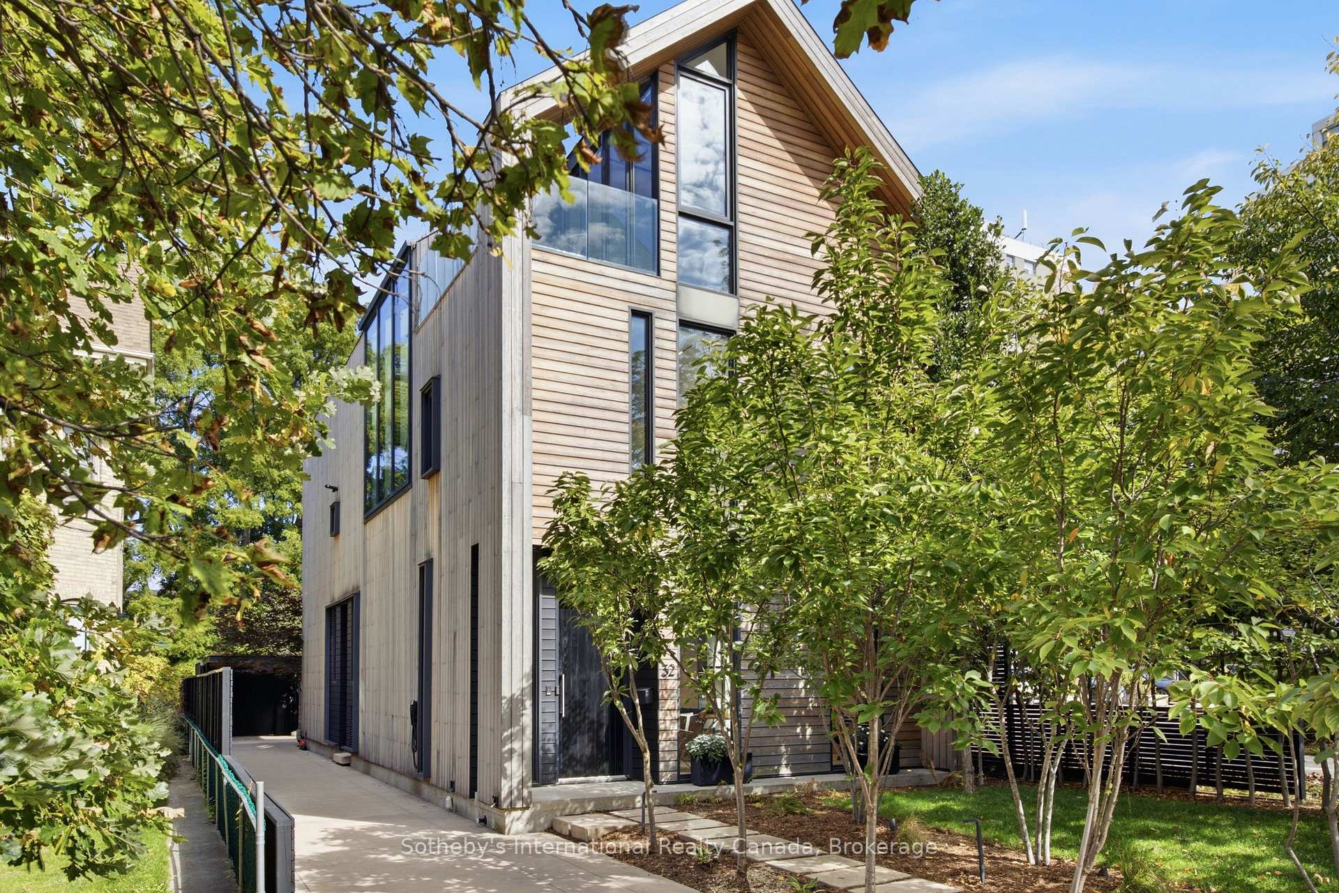 Photo of 32 Ahrens Street W