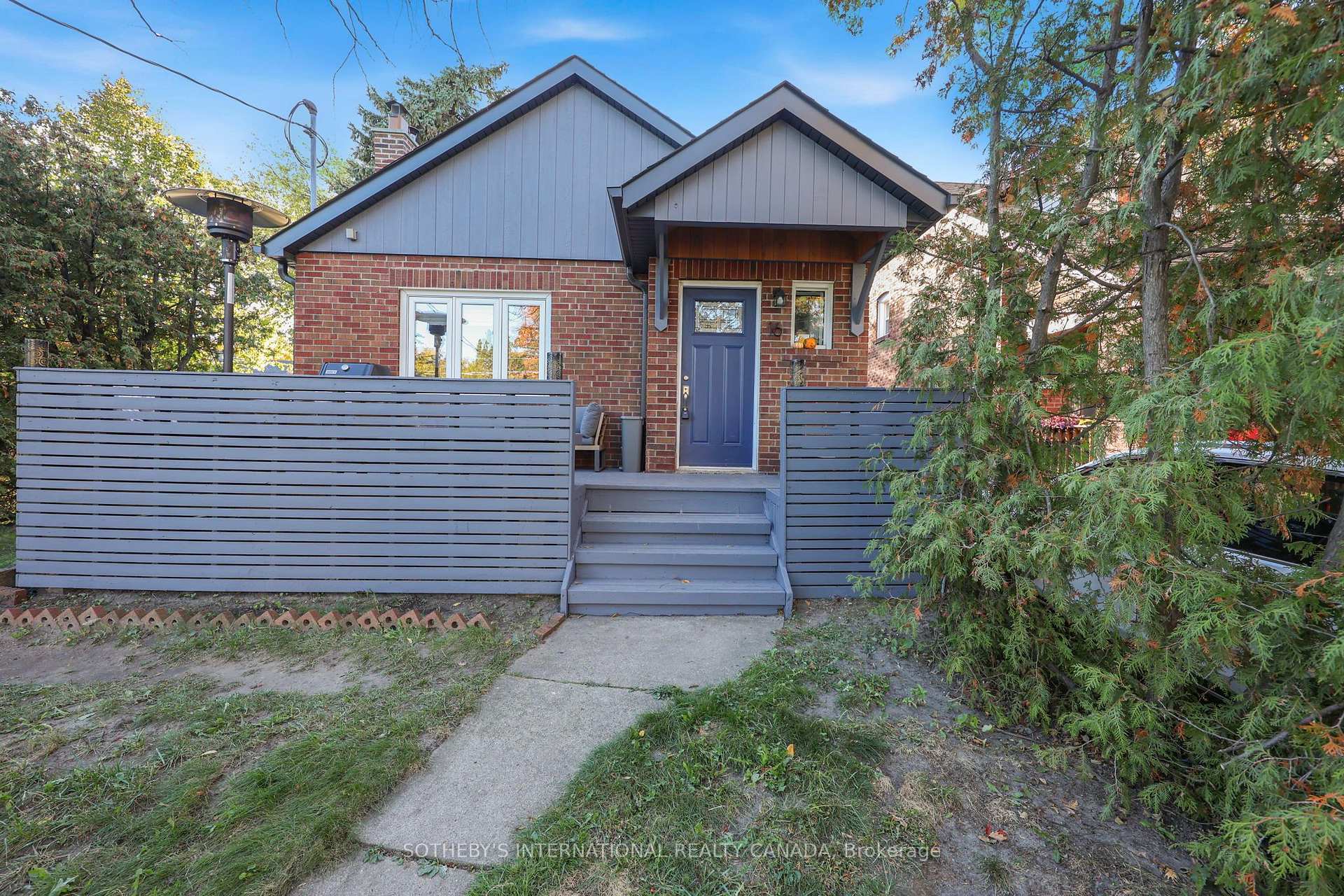 Photo 1 of 16 Smithfield Drive, Etobicoke, Stonegate-Queensway — HOMEH