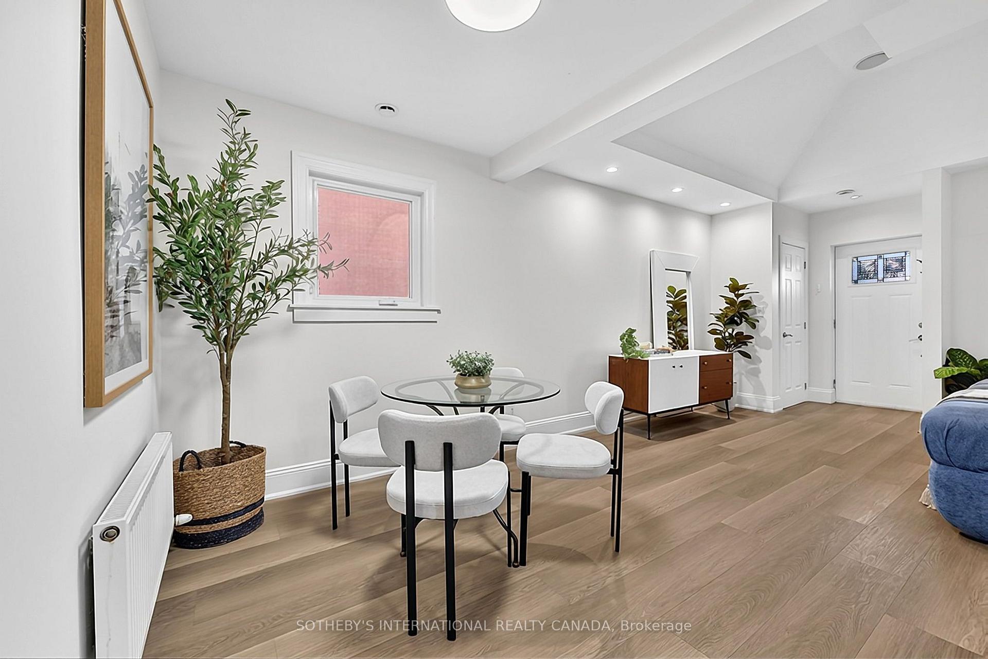 Photo 4 of 16 Smithfield Drive, Etobicoke, Stonegate-Queensway — HOMEH