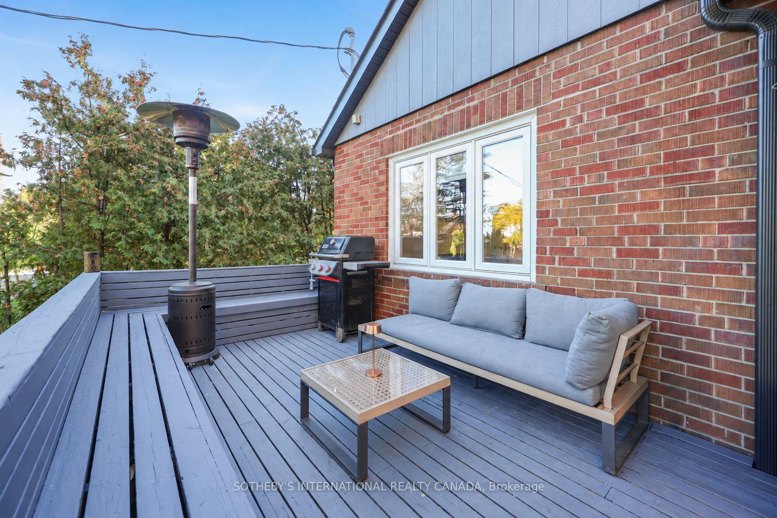 Photo 5 of 16 Smithfield Drive, Etobicoke, Stonegate-Queensway — HOMEH