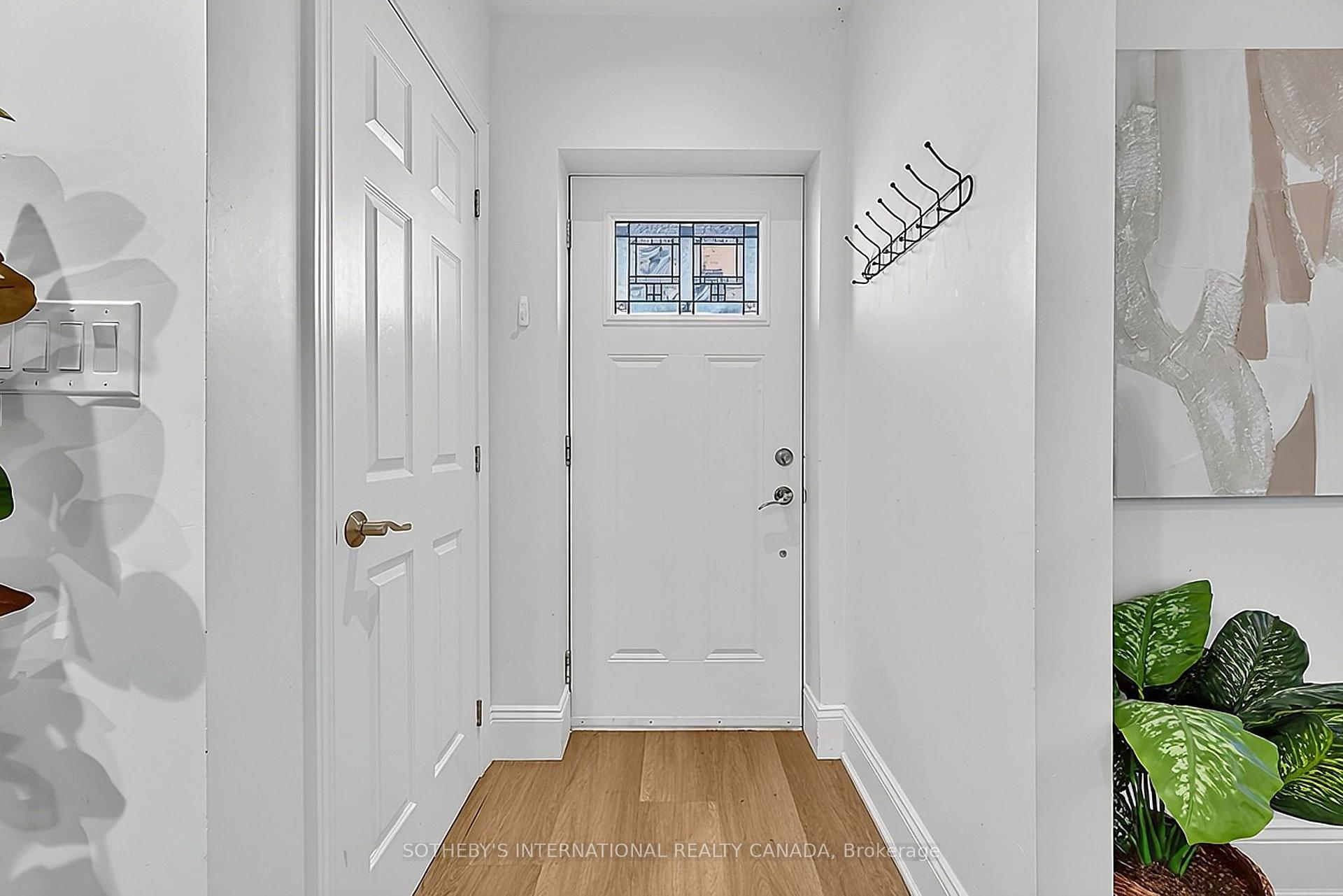 Photo 6 of 16 Smithfield Drive, Etobicoke, Stonegate-Queensway — HOMEH