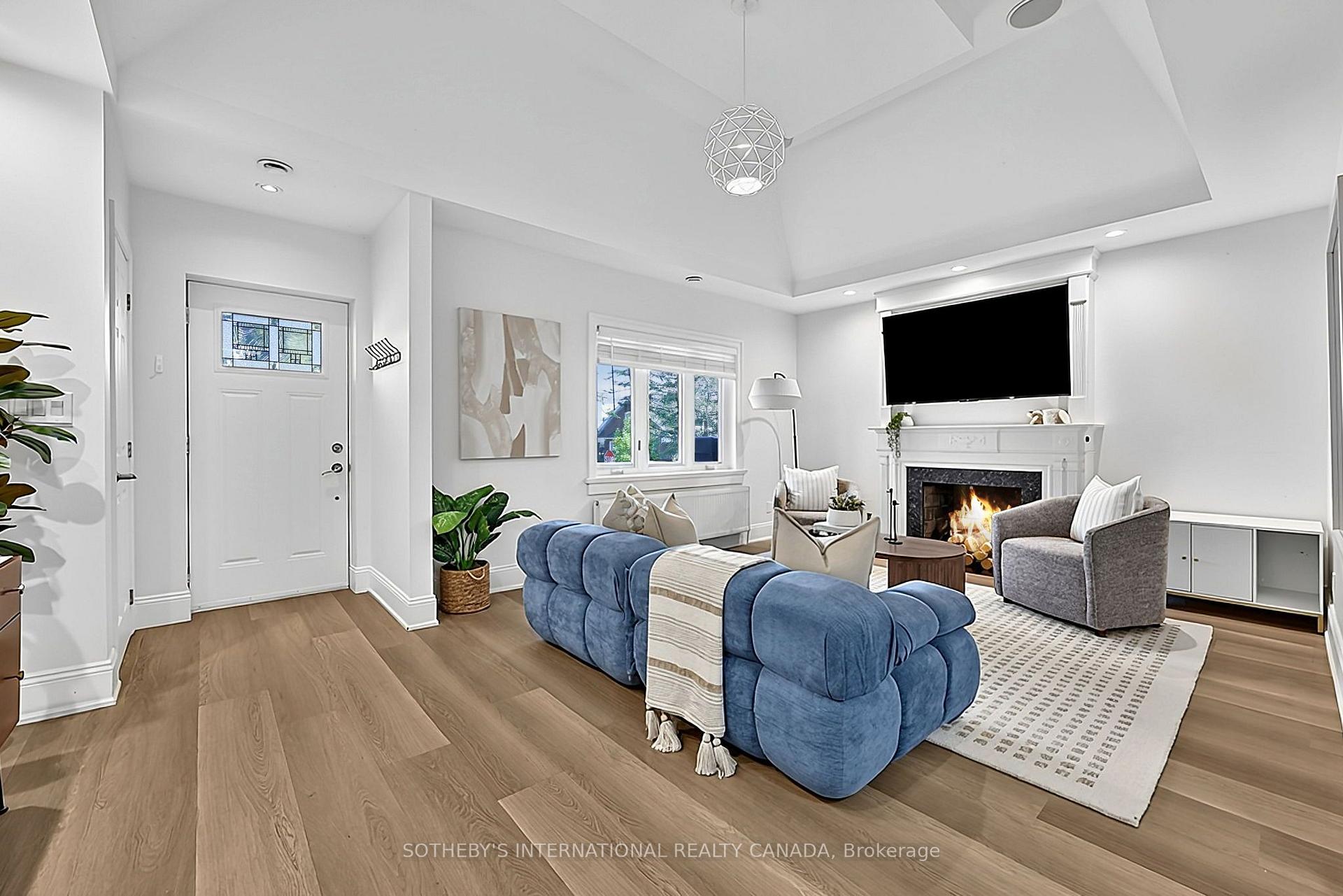 Photo 7 of 16 Smithfield Drive, Etobicoke, Stonegate-Queensway — HOMEH