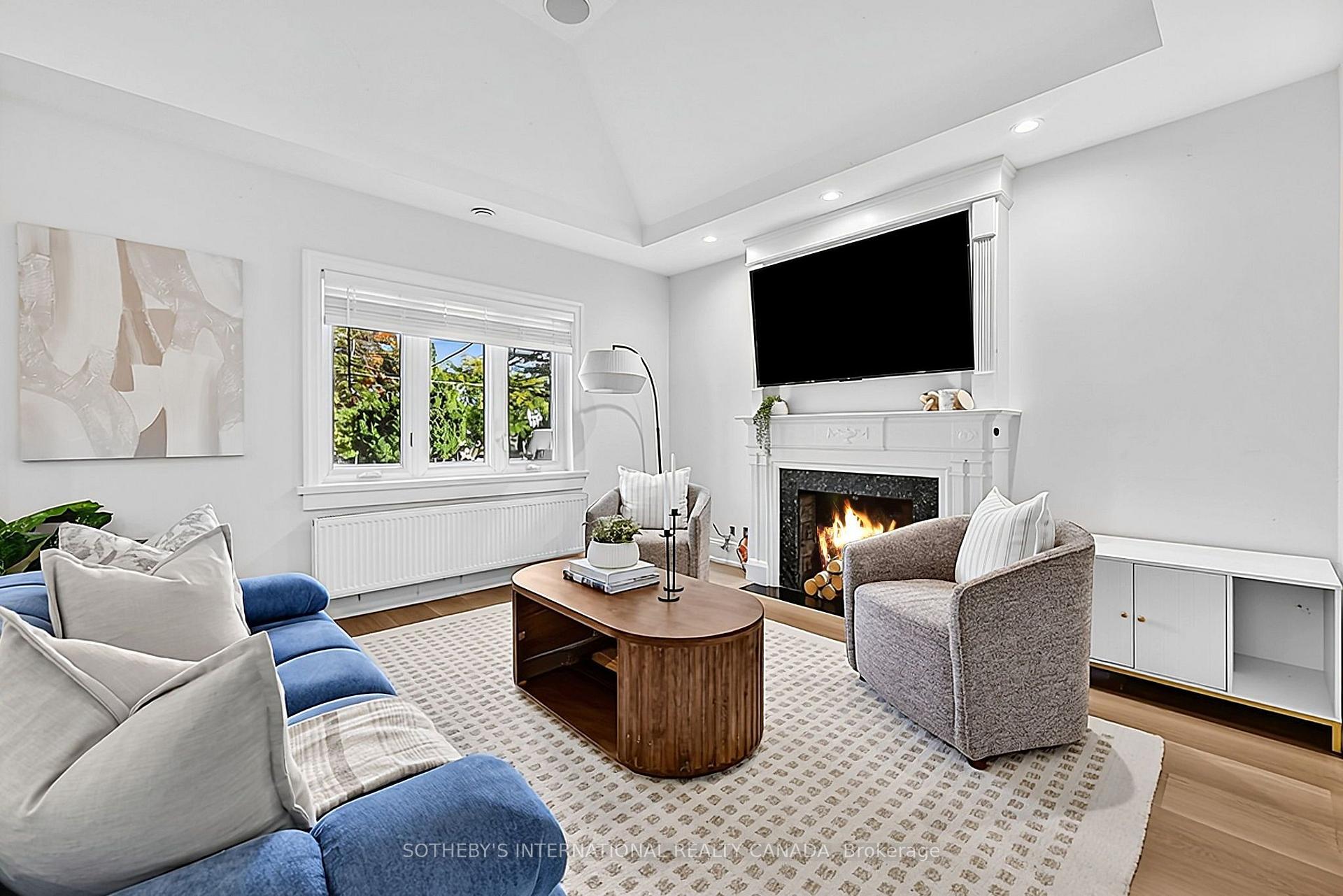 Photo 8 of 16 Smithfield Drive, Etobicoke, Stonegate-Queensway — HOMEH
