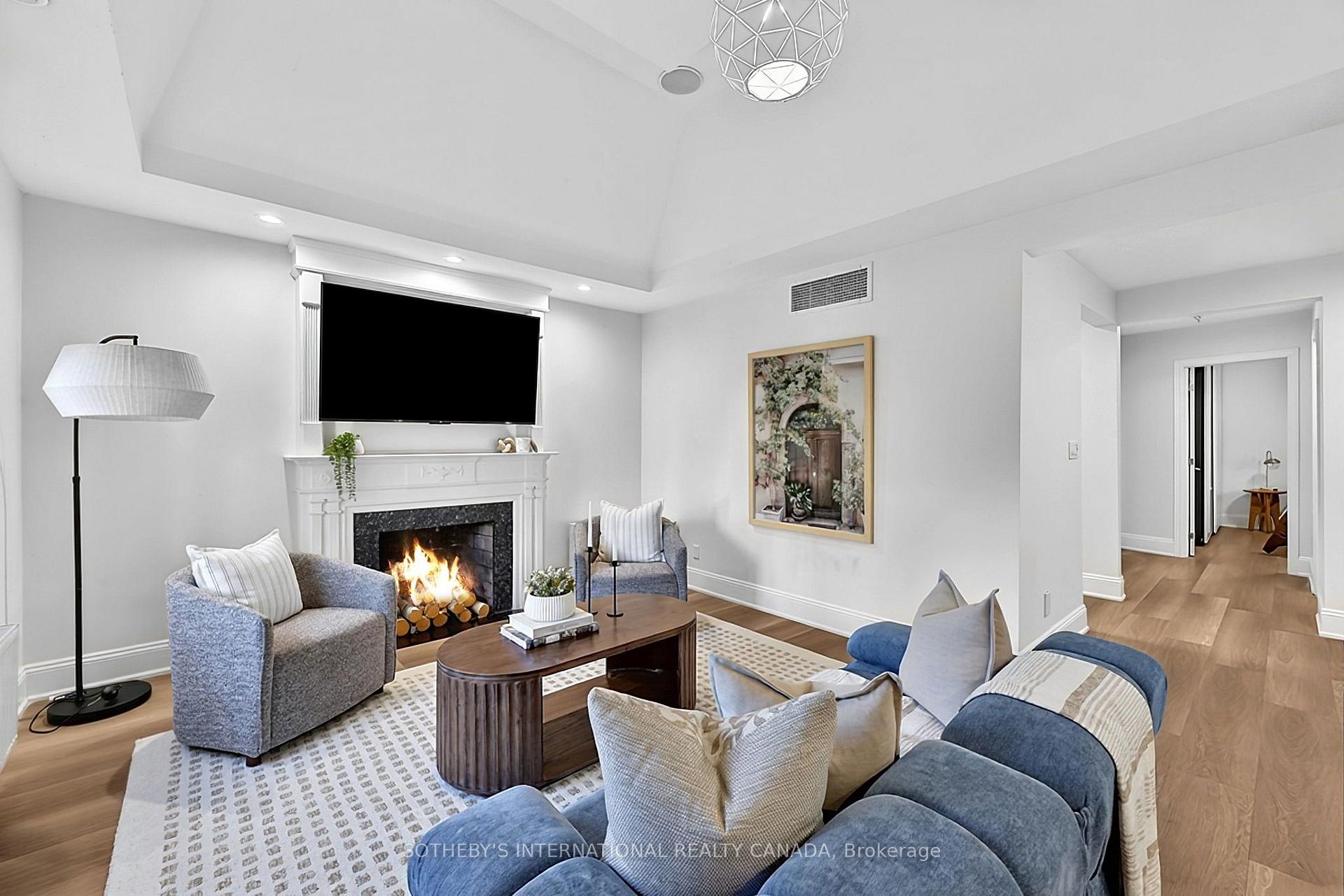 Photo 9 of 16 Smithfield Drive, Etobicoke, Stonegate-Queensway — HOMEH