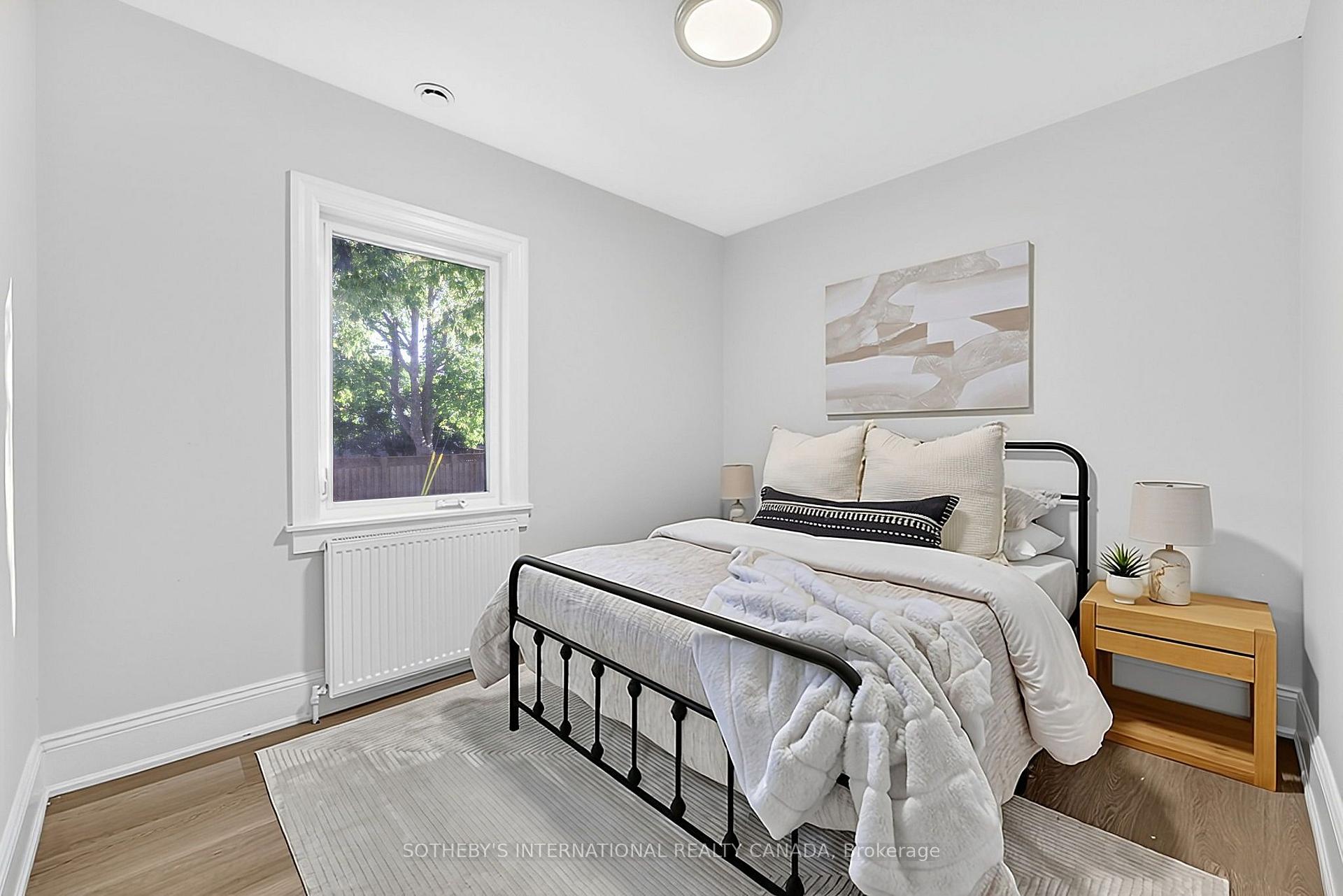 Photo 14 of 16 Smithfield Drive, Etobicoke, Stonegate-Queensway — HOMEH