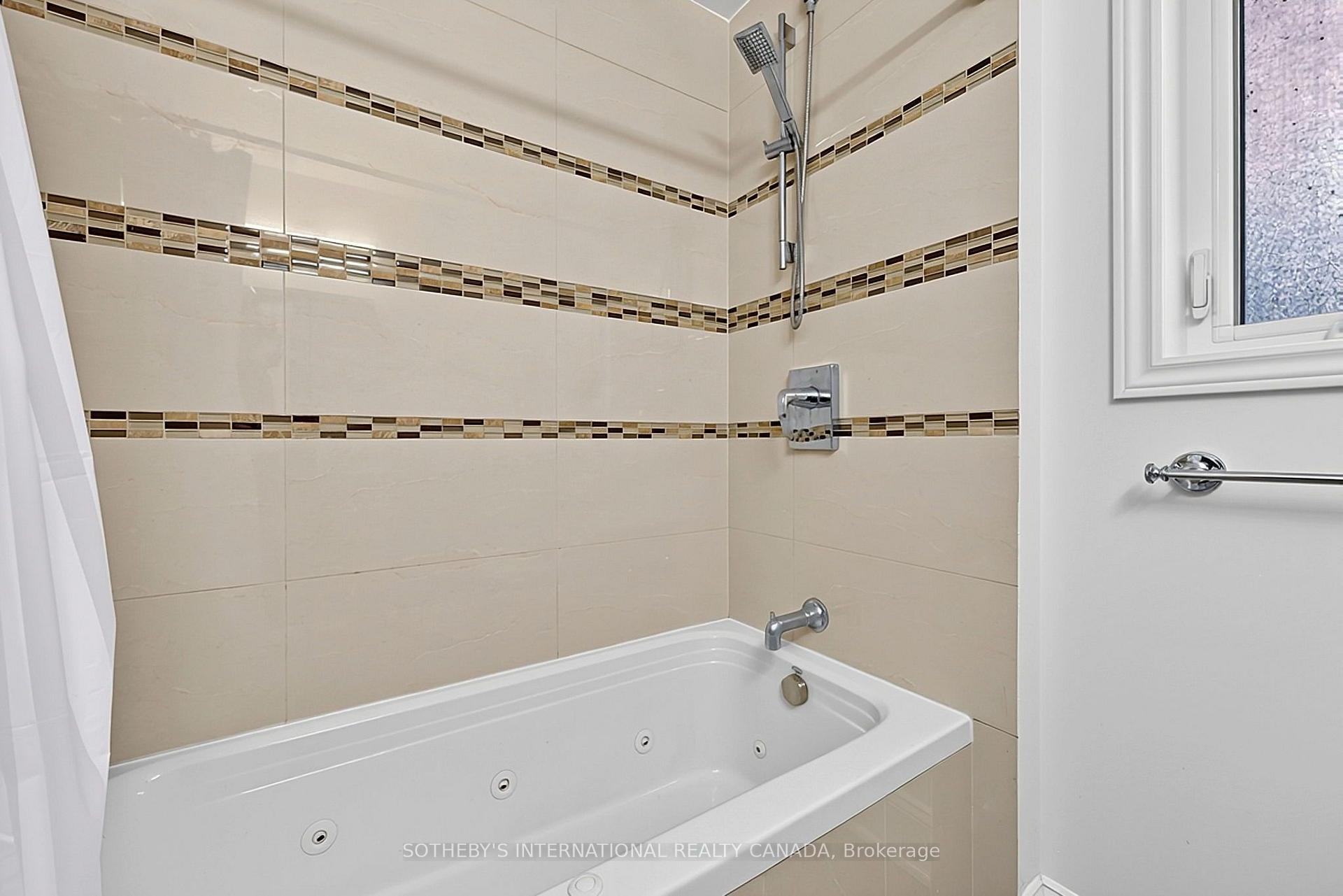 Photo 17 of 16 Smithfield Drive, Etobicoke, Stonegate-Queensway — HOMEH
