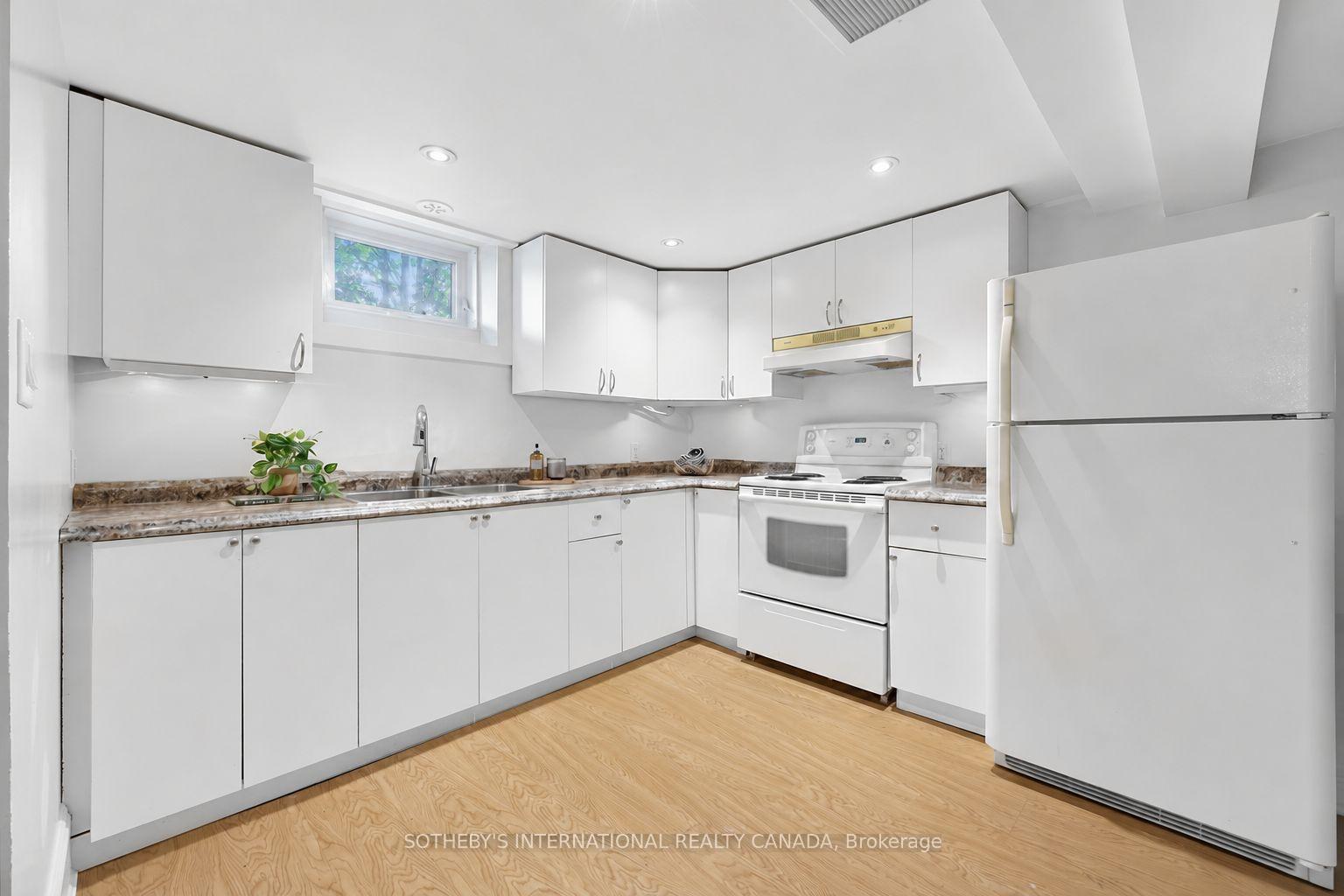 Photo 19 of 16 Smithfield Drive, Etobicoke, Stonegate-Queensway — HOMEH