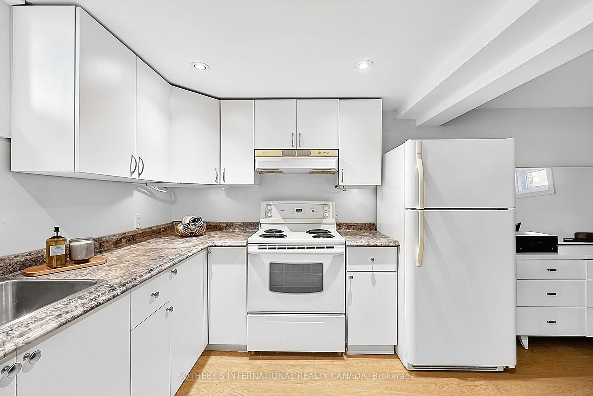 Photo 20 of 16 Smithfield Drive, Etobicoke, Stonegate-Queensway — HOMEH