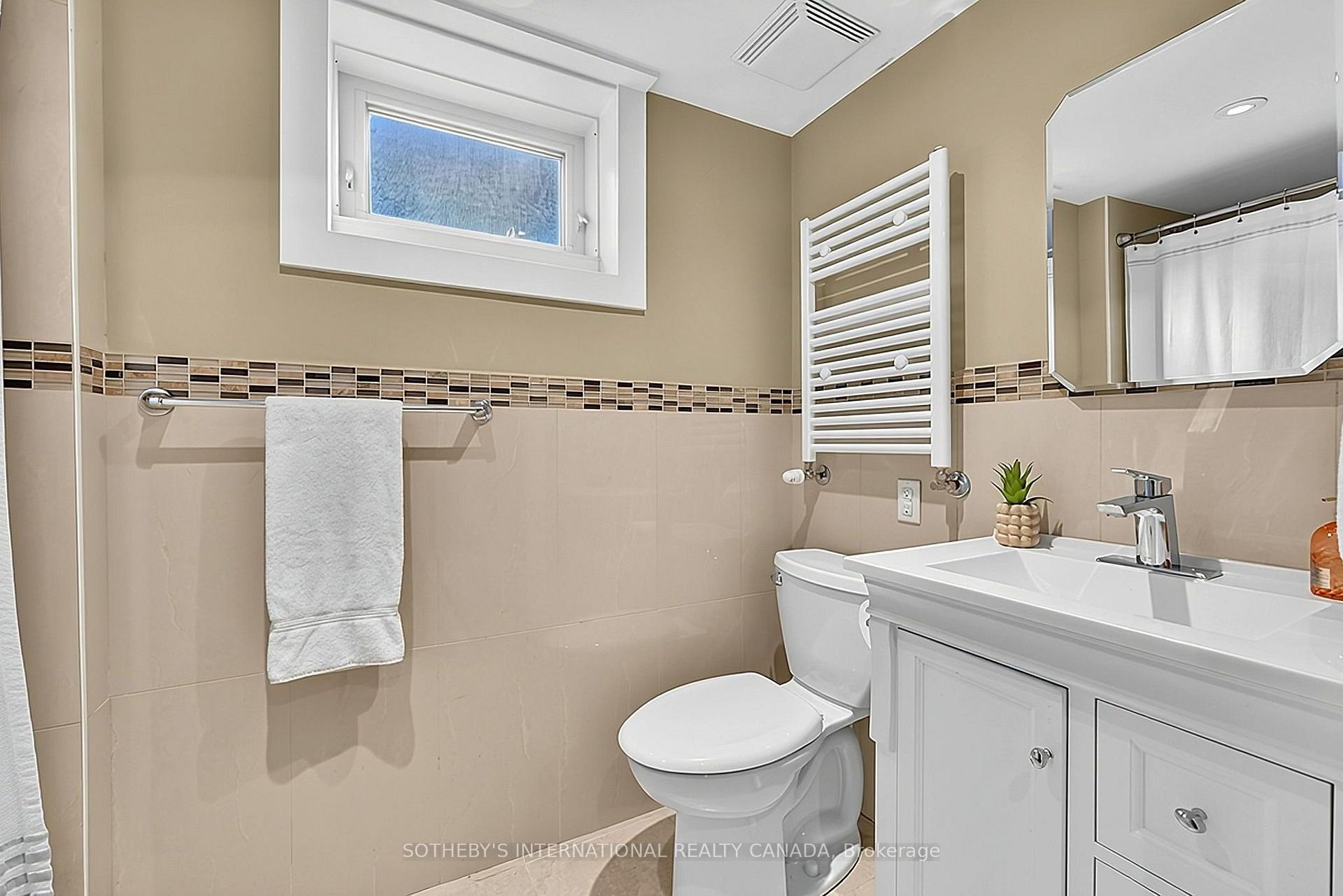 Photo 25 of 16 Smithfield Drive, Etobicoke, Stonegate-Queensway — HOMEH