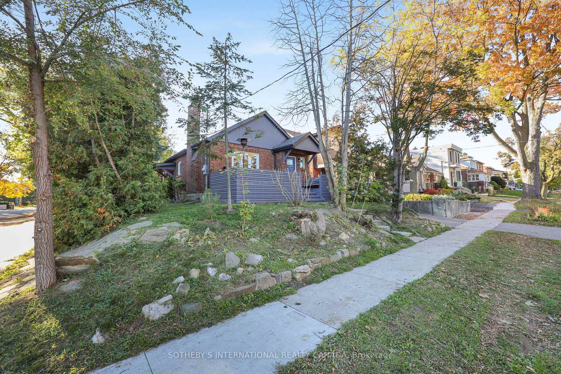 Photo 28 of 16 Smithfield Drive, Etobicoke, Stonegate-Queensway — HOMEH