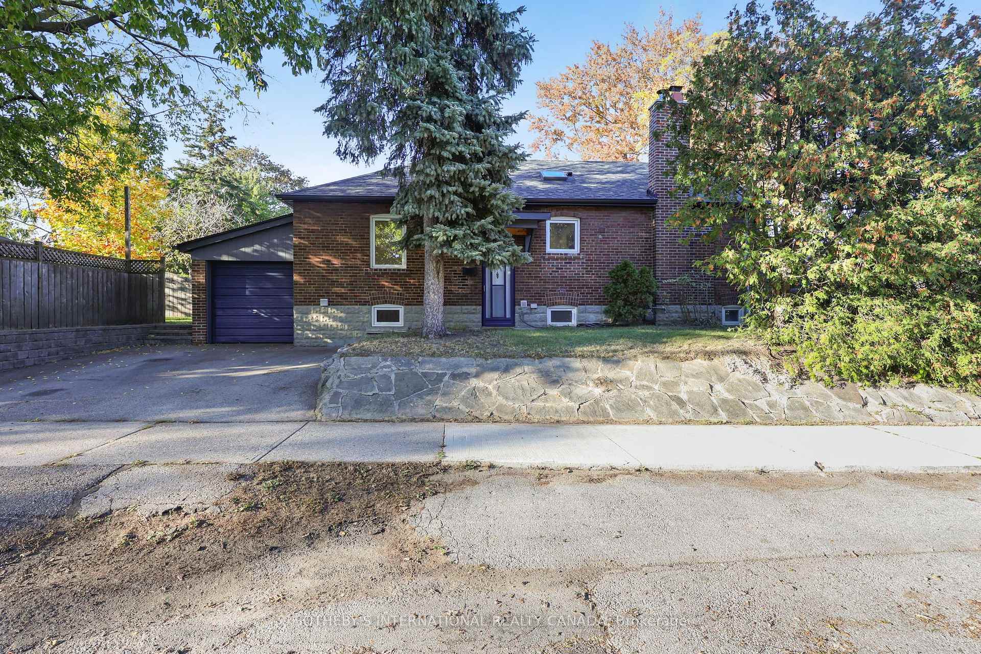 Photo 30 of 16 Smithfield Drive, Etobicoke, Stonegate-Queensway — HOMEH