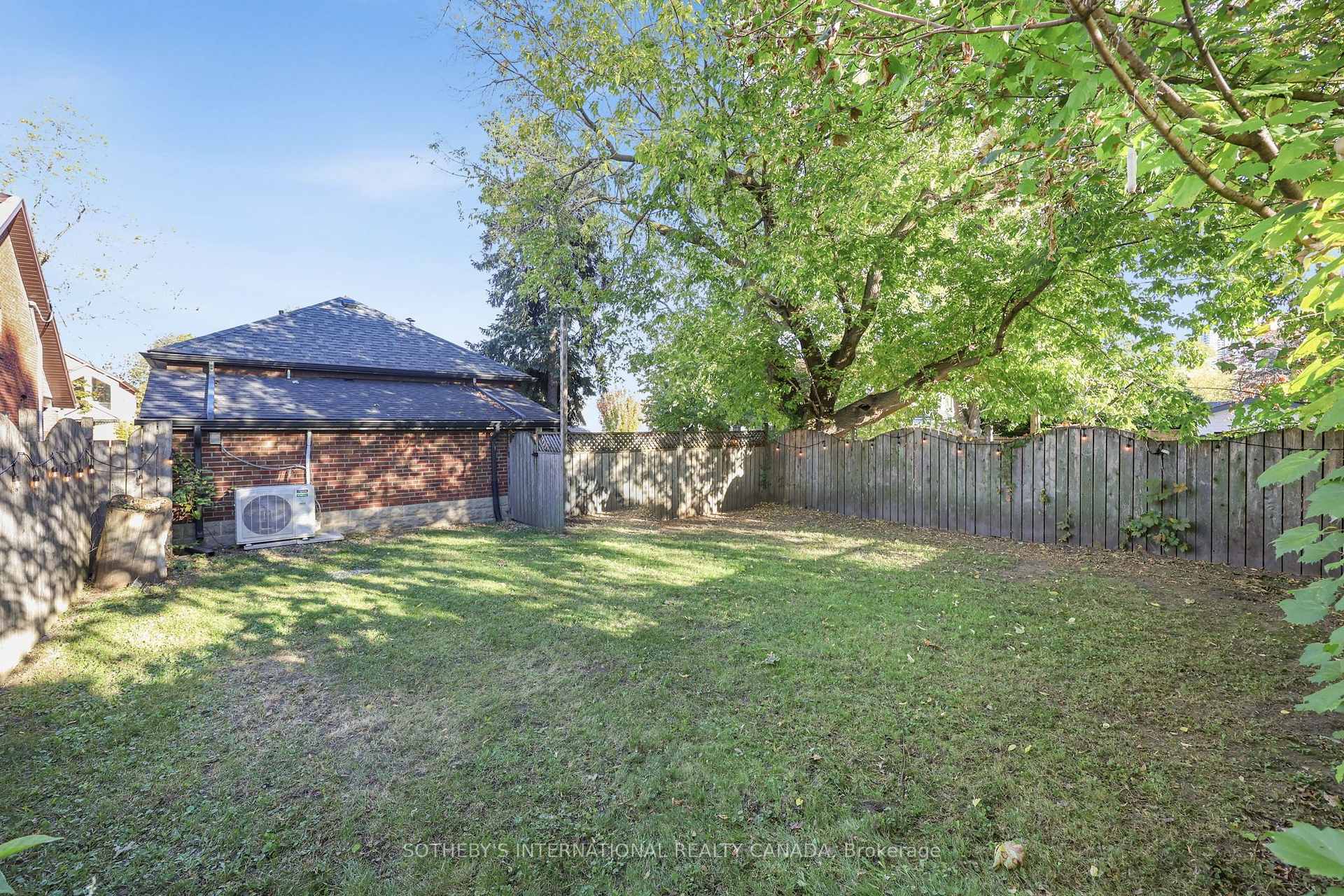 Photo 34 of 16 Smithfield Drive, Etobicoke, Stonegate-Queensway — HOMEH