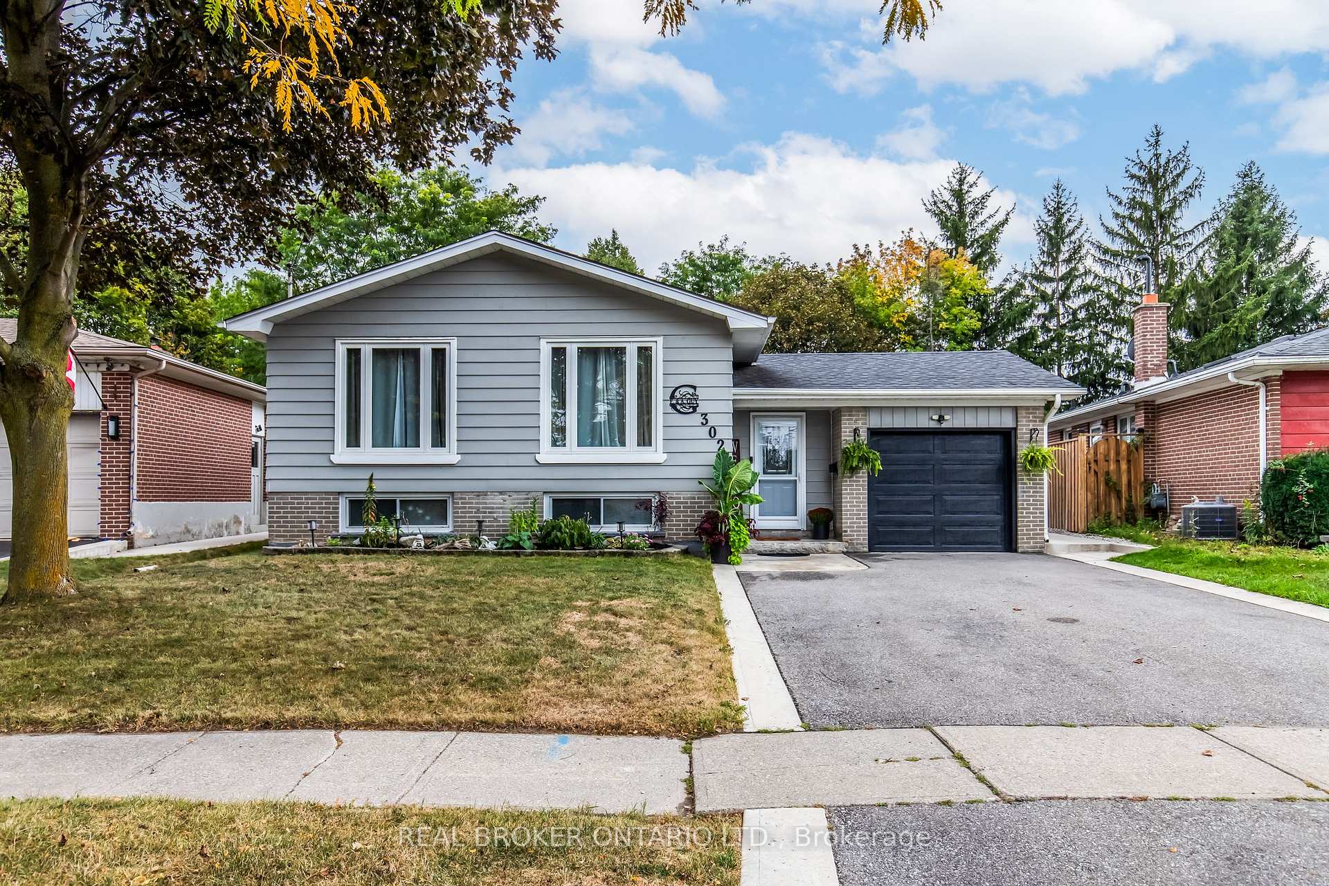 Photo 1 of 302 Delrex Boulevard, Halton Hills, Georgetown — HOMEH
