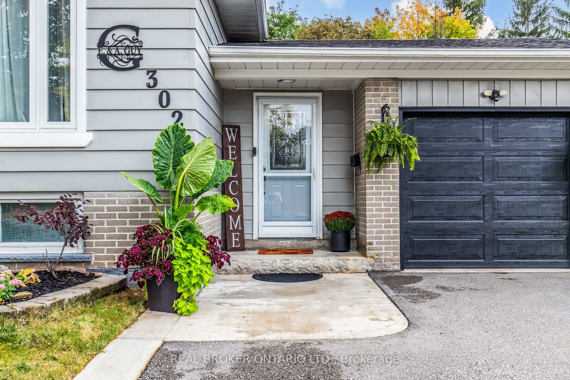Photo 4 of 302 Delrex Boulevard, Halton Hills, Georgetown — HOMEH