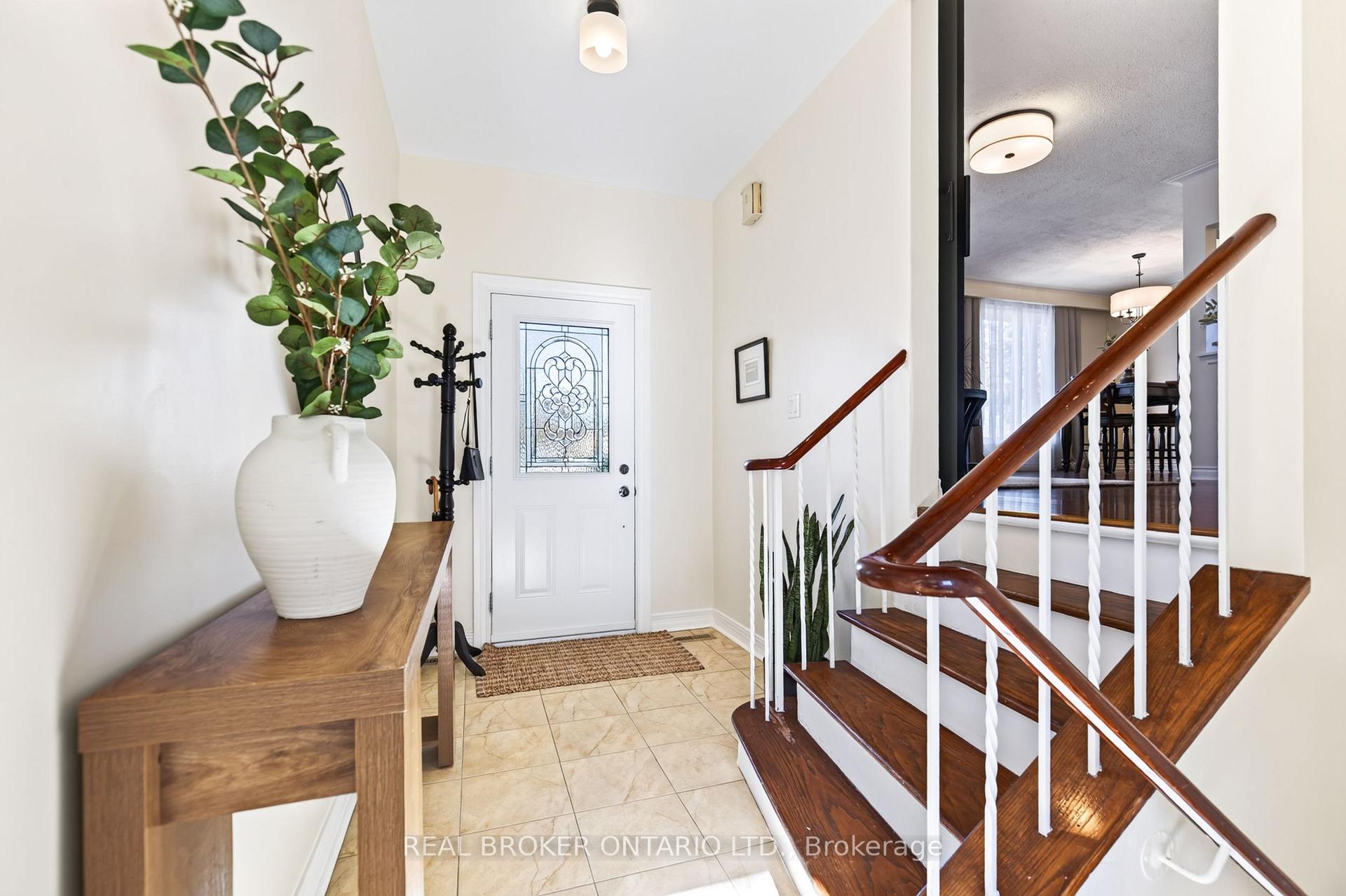 Photo 6 of 302 Delrex Boulevard, Halton Hills, Georgetown — HOMEH