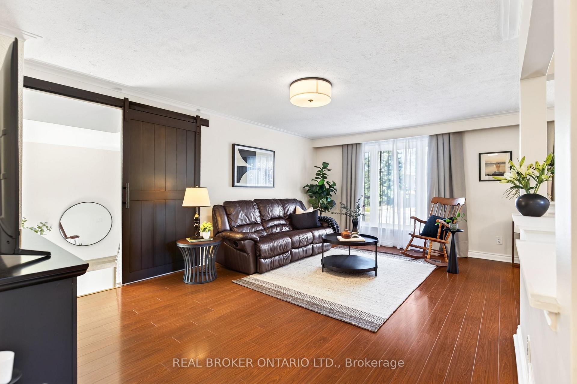 Photo 7 of 302 Delrex Boulevard, Halton Hills, Georgetown — HOMEH