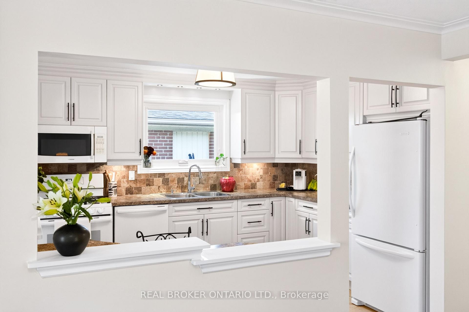 Photo 15 of 302 Delrex Boulevard, Halton Hills, Georgetown — HOMEH