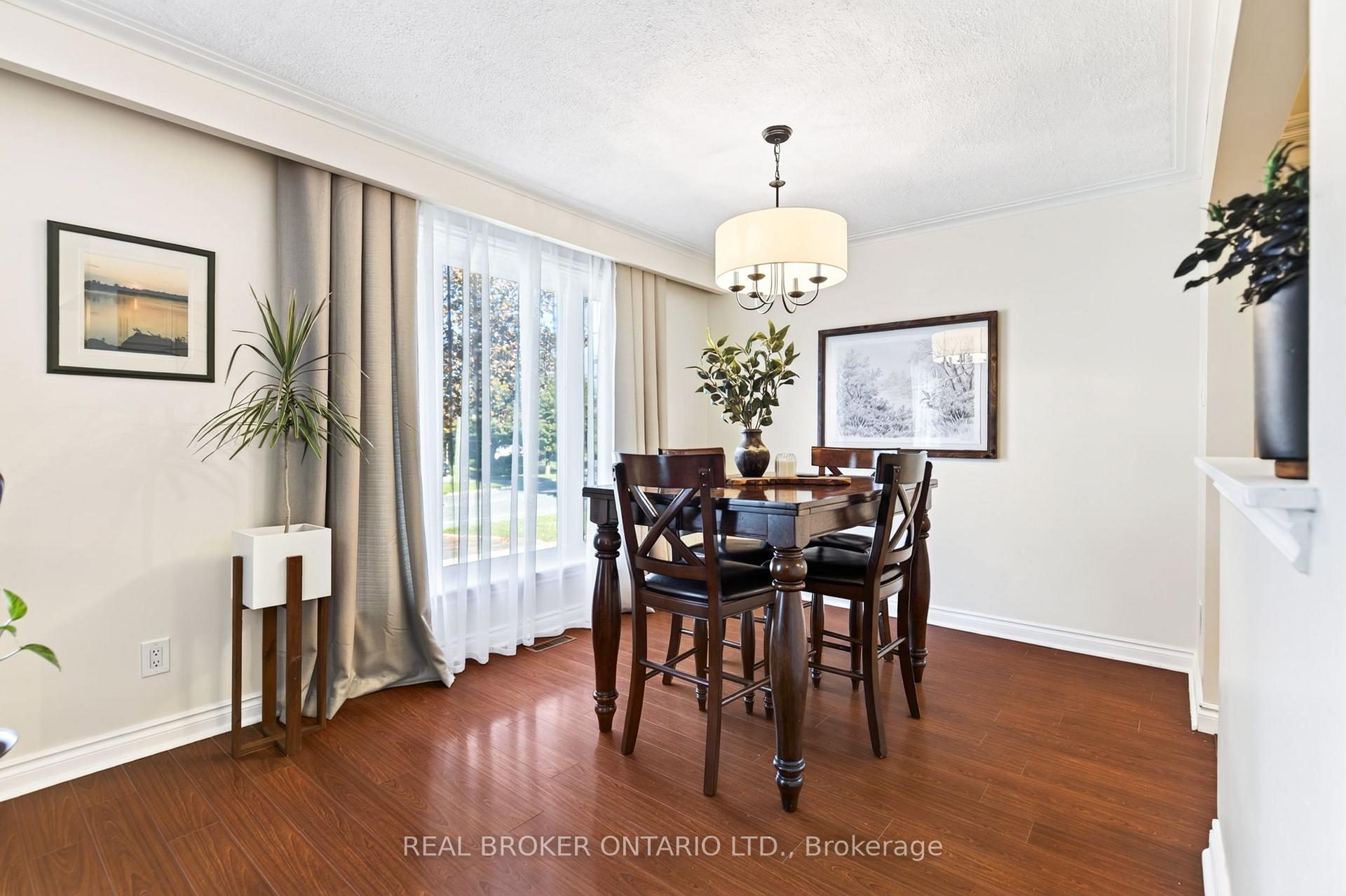 Photo 17 of 302 Delrex Boulevard, Halton Hills, Georgetown — HOMEH