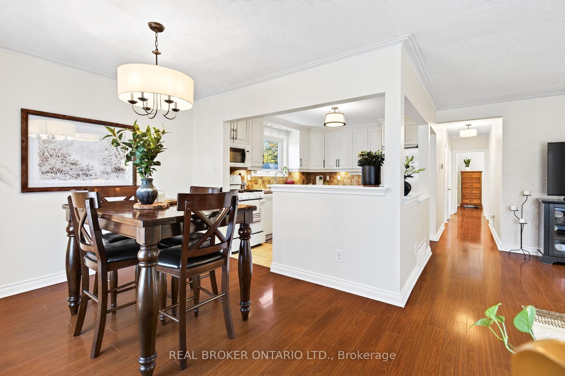 Photo 18 of 302 Delrex Boulevard, Halton Hills, Georgetown — HOMEH