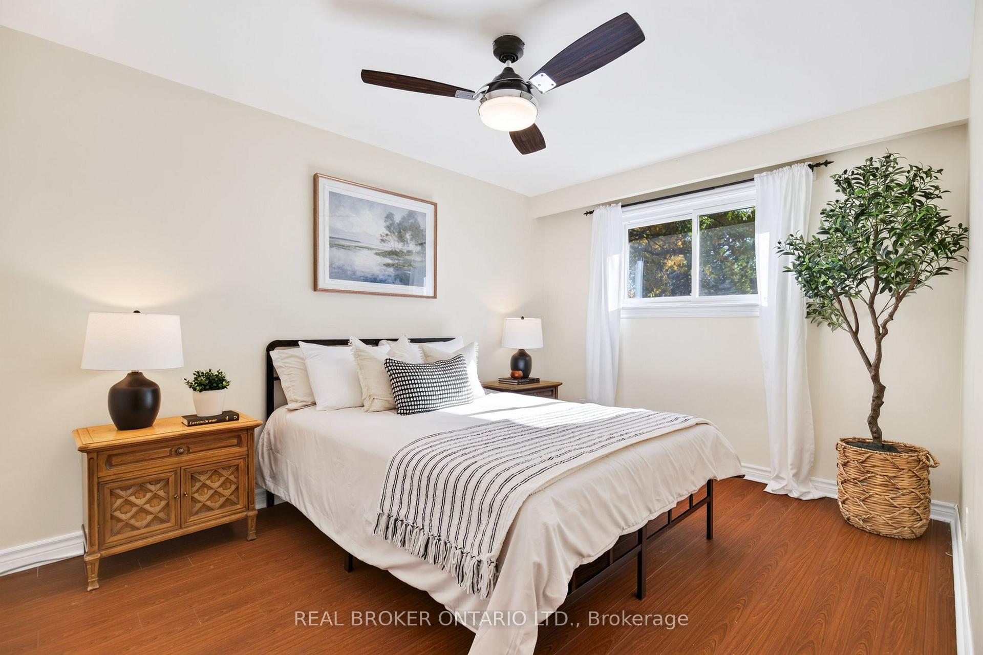 Photo 19 of 302 Delrex Boulevard, Halton Hills, Georgetown — HOMEH