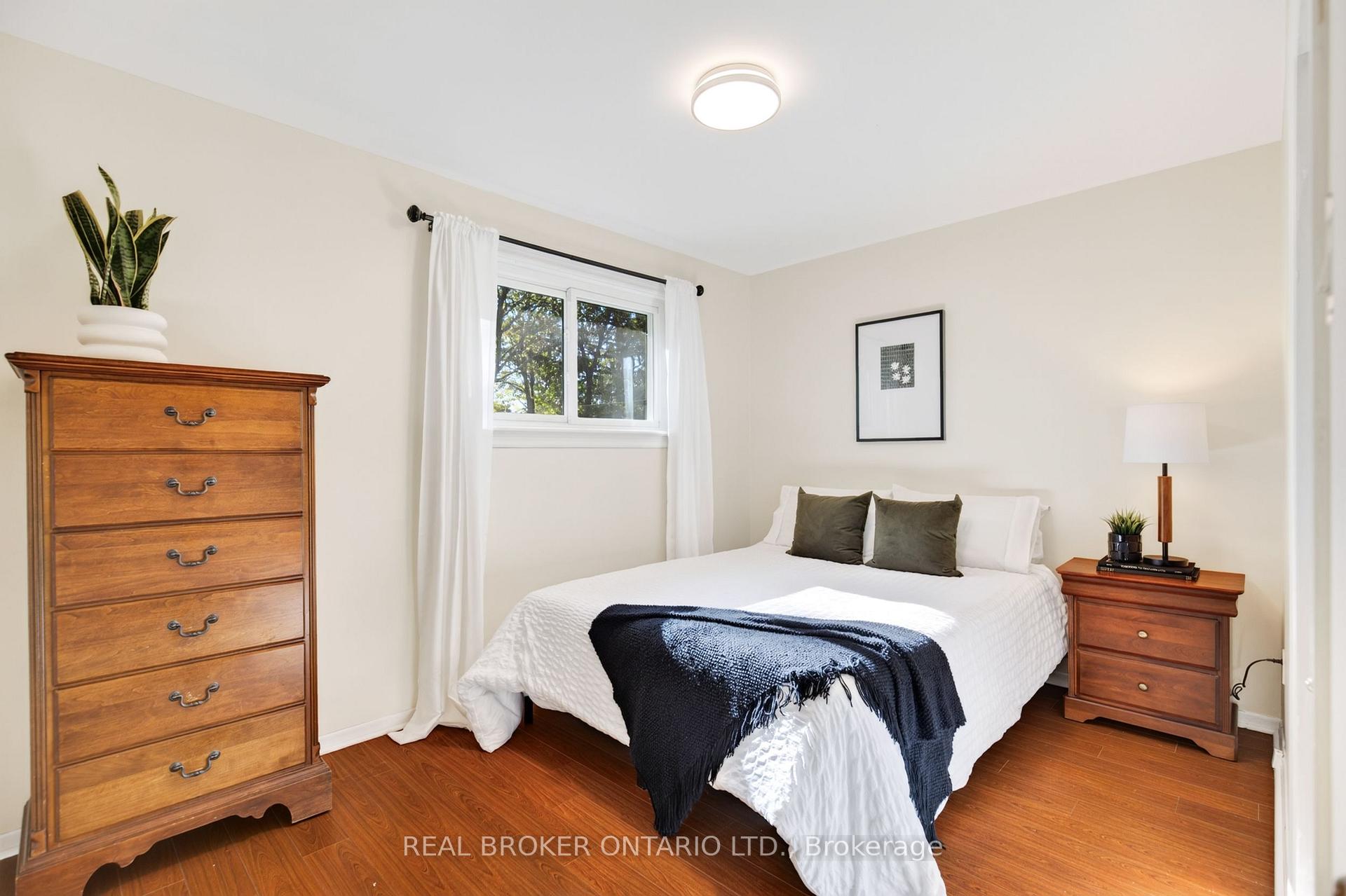 Photo 21 of 302 Delrex Boulevard, Halton Hills, Georgetown — HOMEH