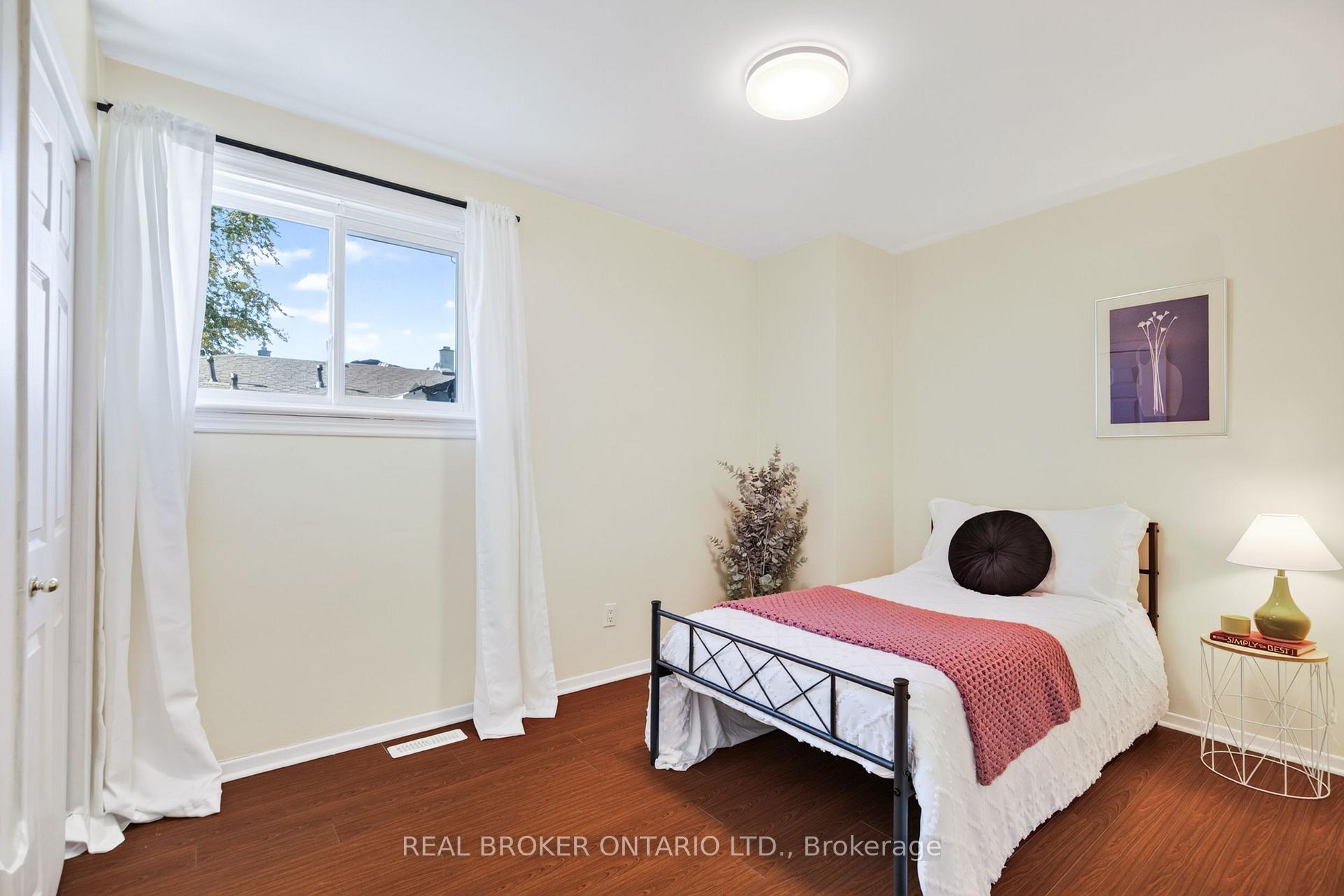 Photo 22 of 302 Delrex Boulevard, Halton Hills, Georgetown — HOMEH