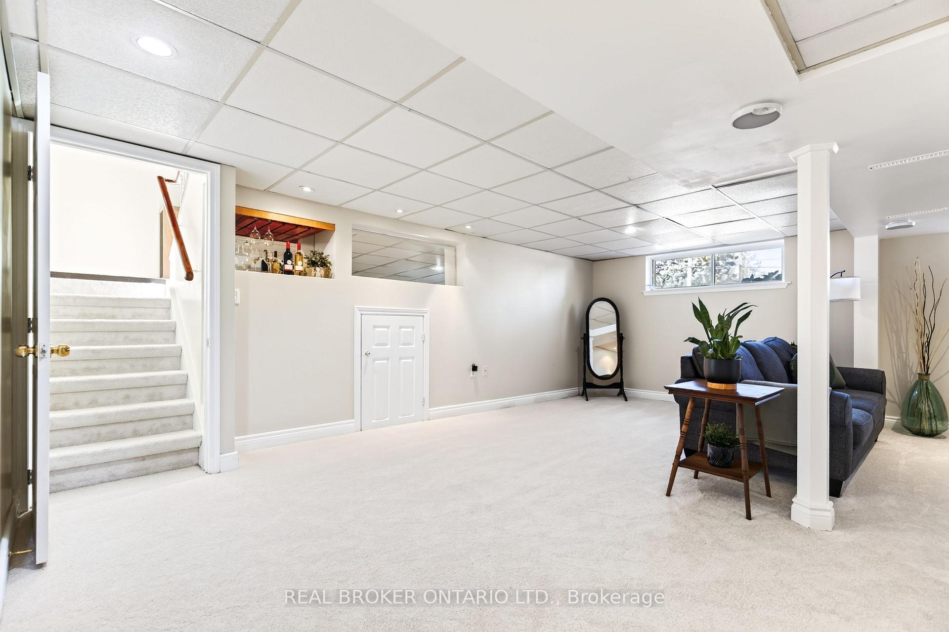 Photo 24 of 302 Delrex Boulevard, Halton Hills, Georgetown — HOMEH