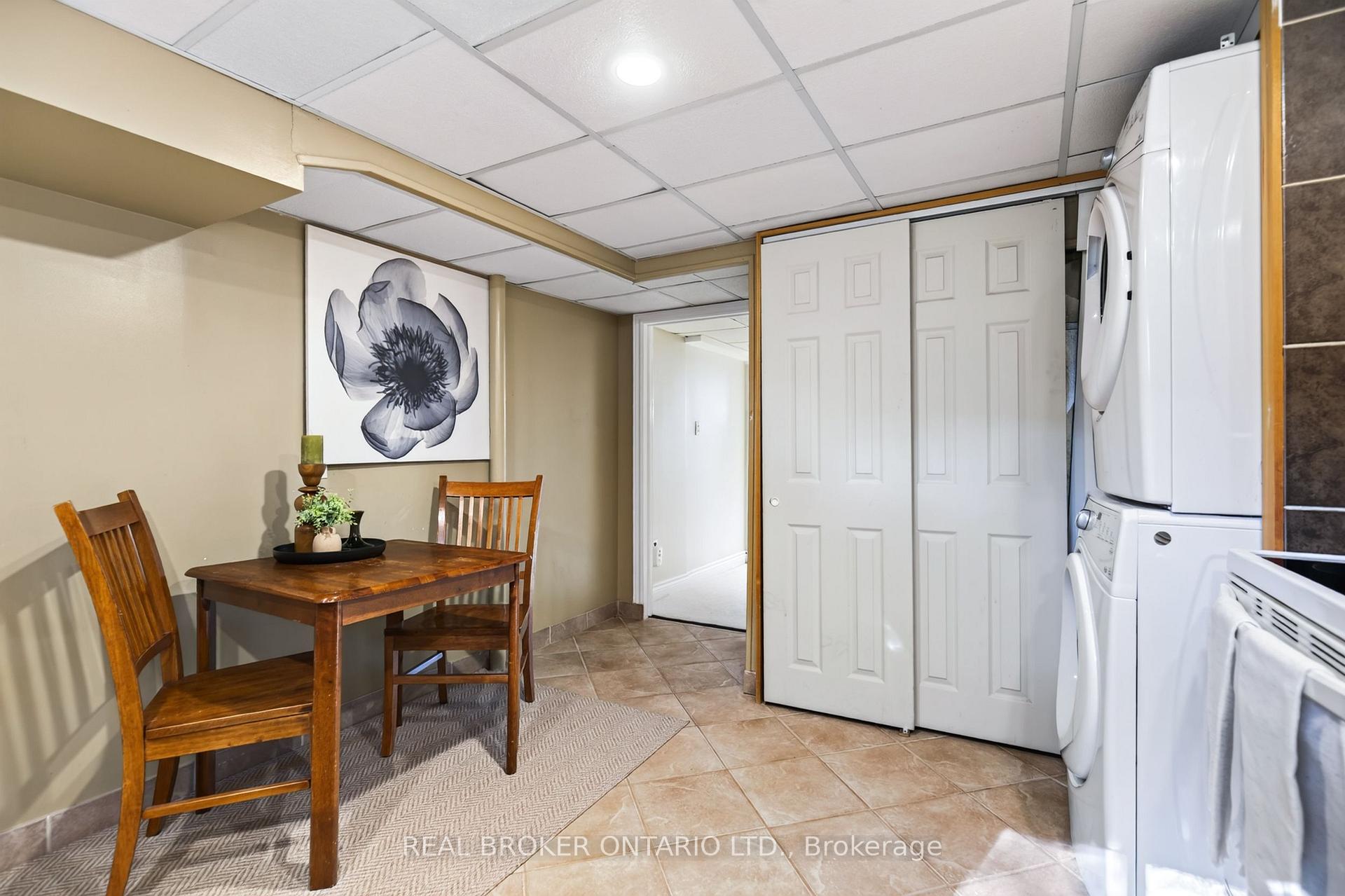 Photo 30 of 302 Delrex Boulevard, Halton Hills, Georgetown — HOMEH