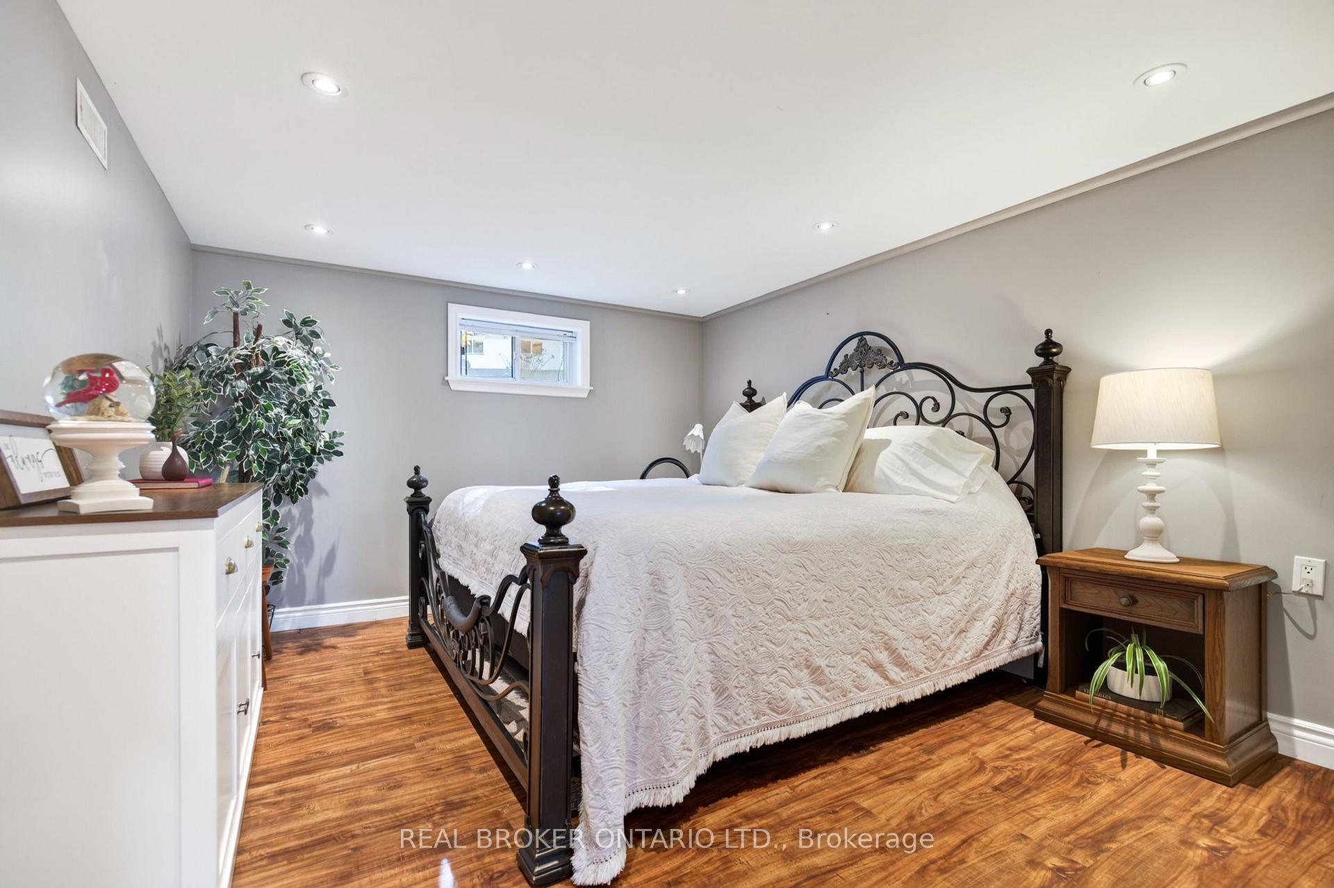 Photo 31 of 302 Delrex Boulevard, Halton Hills, Georgetown — HOMEH