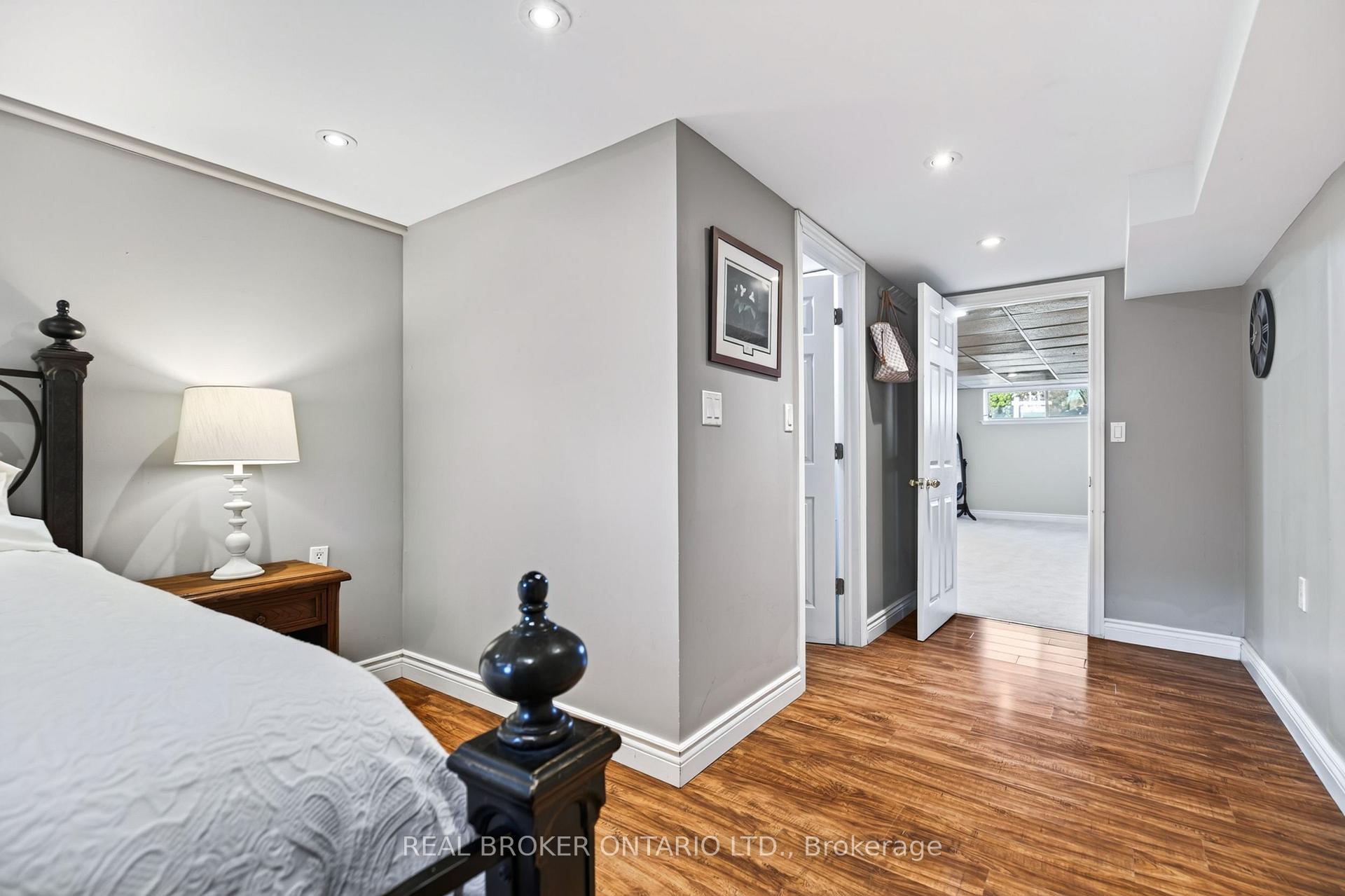 Photo 32 of 302 Delrex Boulevard, Halton Hills, Georgetown — HOMEH