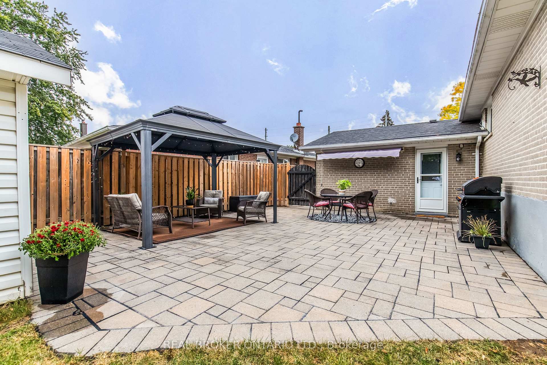 Photo 35 of 302 Delrex Boulevard, Halton Hills, Georgetown — HOMEH