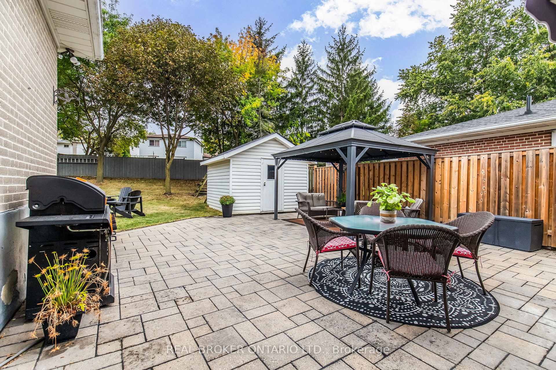 Photo 37 of 302 Delrex Boulevard, Halton Hills, Georgetown — HOMEH