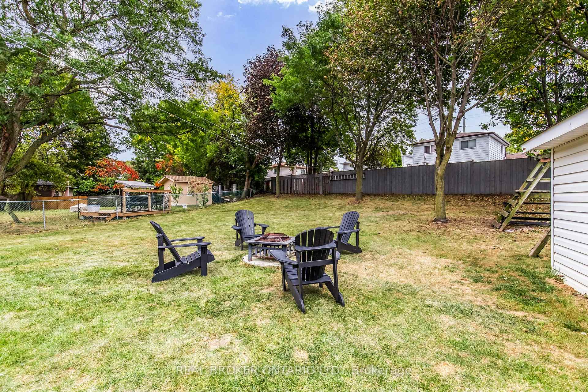 Photo 38 of 302 Delrex Boulevard, Halton Hills, Georgetown — HOMEH