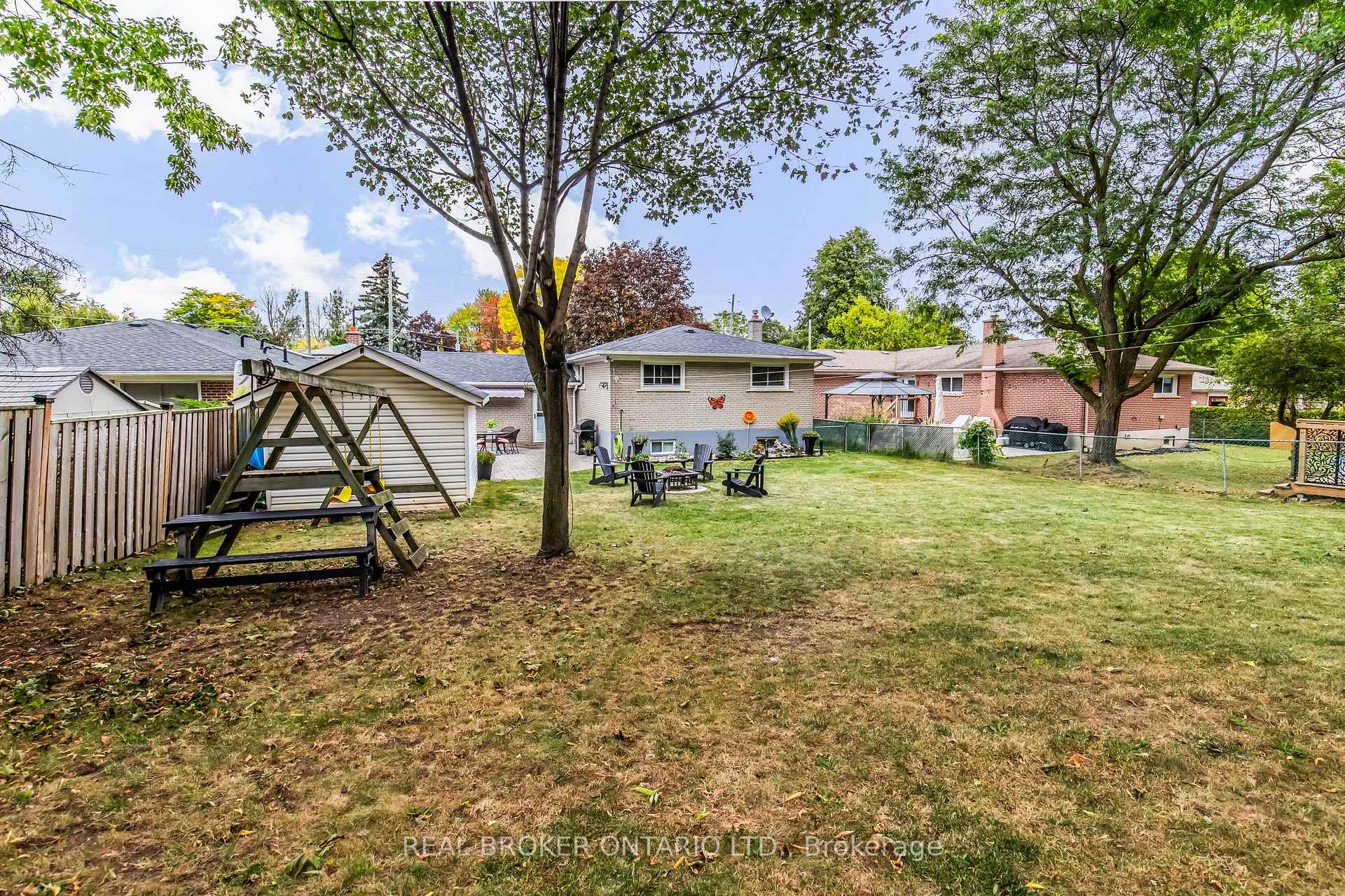 Photo 39 of 302 Delrex Boulevard, Halton Hills, Georgetown — HOMEH