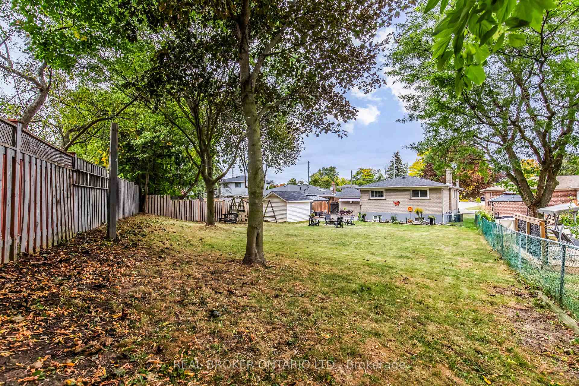Photo 42 of 302 Delrex Boulevard, Halton Hills, Georgetown — HOMEH