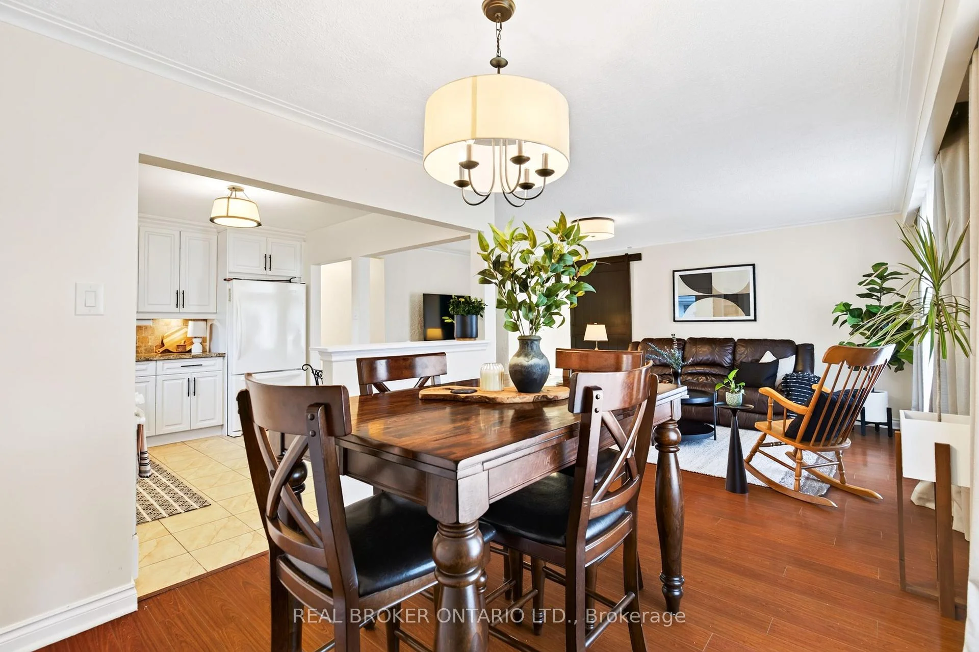 Photo 13 of 302 Delrex Boulevard, Halton Hills, Georgetown — HOMEH