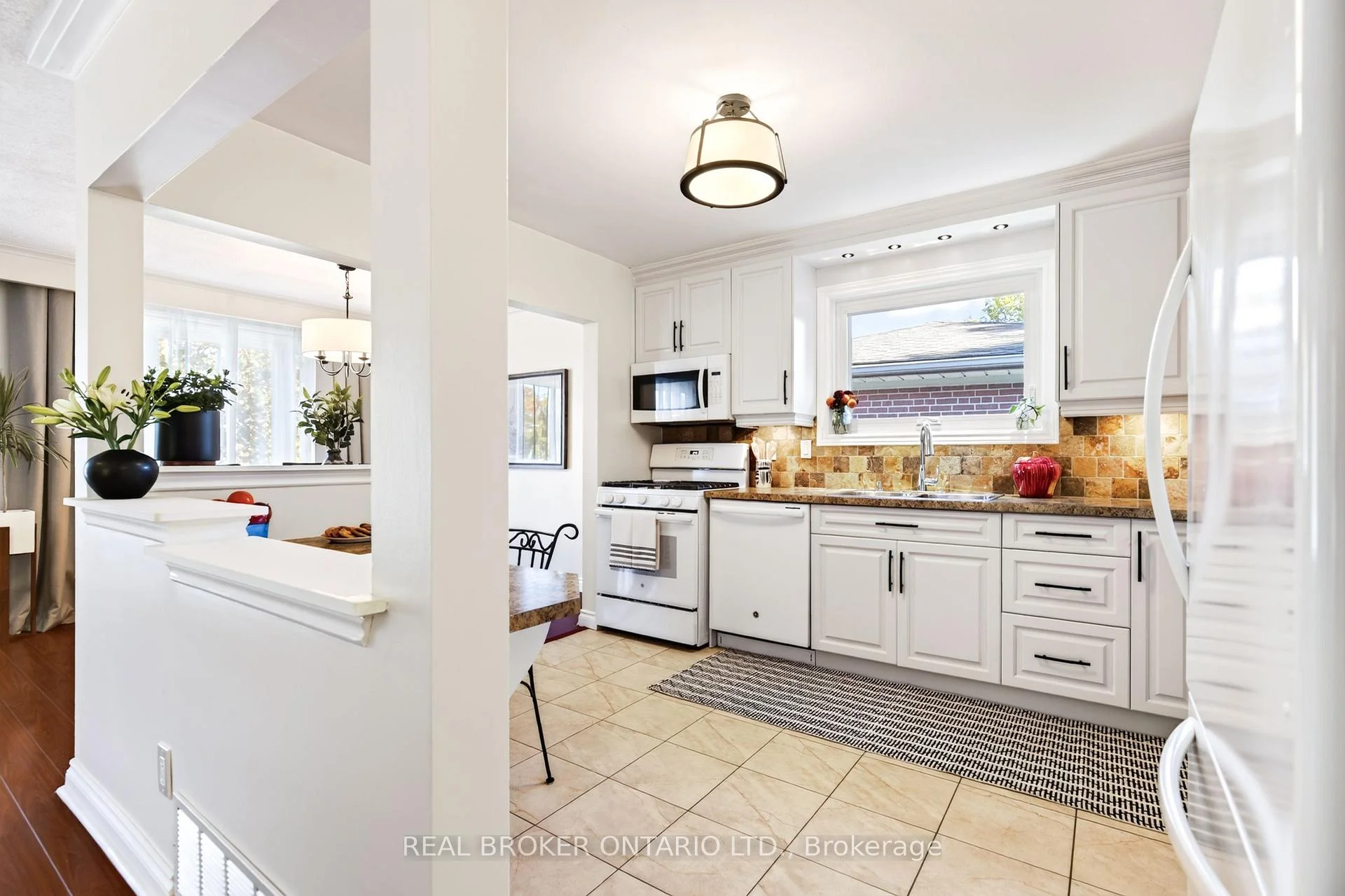 Photo 16 of 302 Delrex Boulevard, Halton Hills, Georgetown — HOMEH