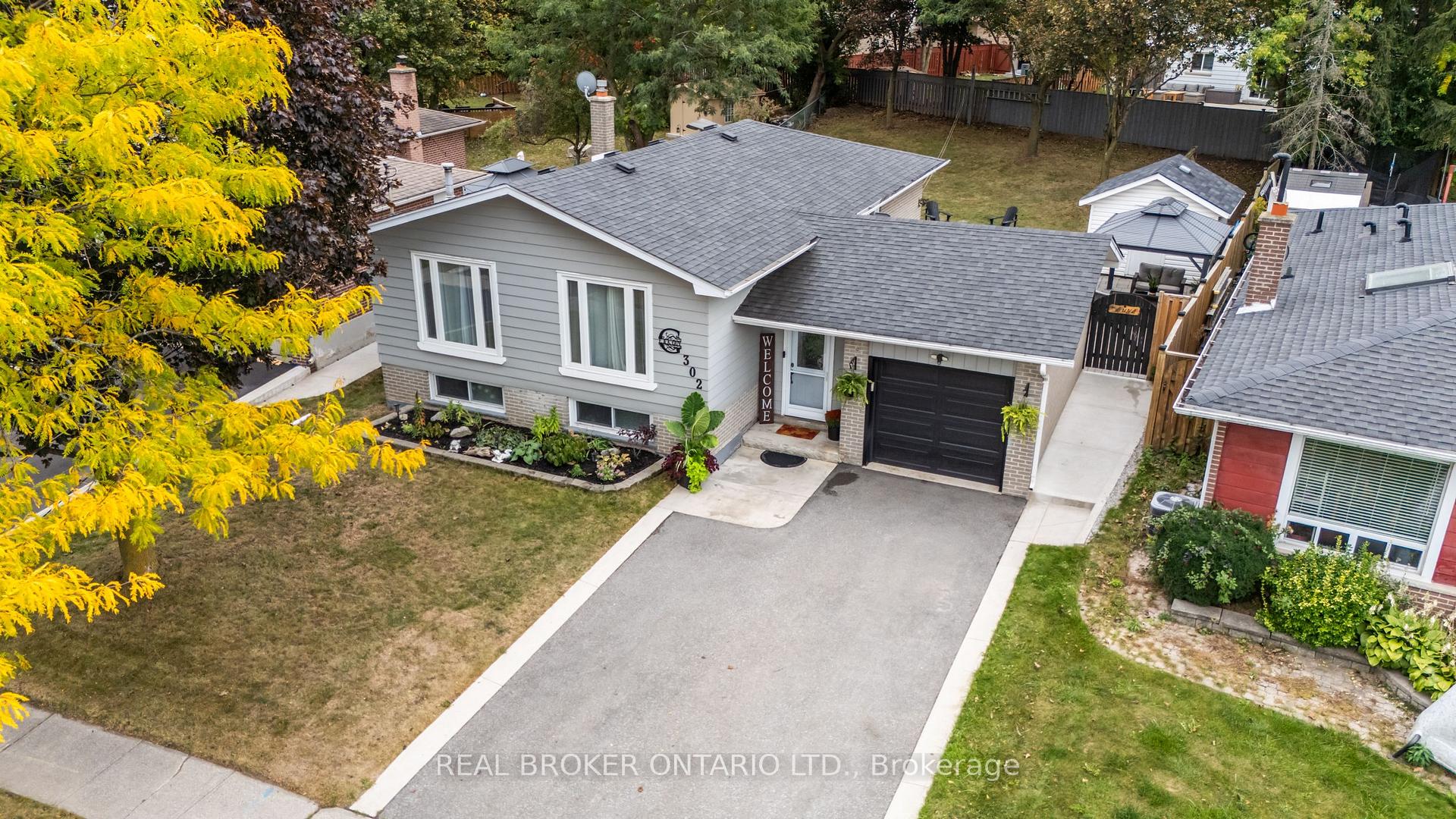 Photo 3 of 302 Delrex Boulevard, Halton Hills, Georgetown — HOMEH